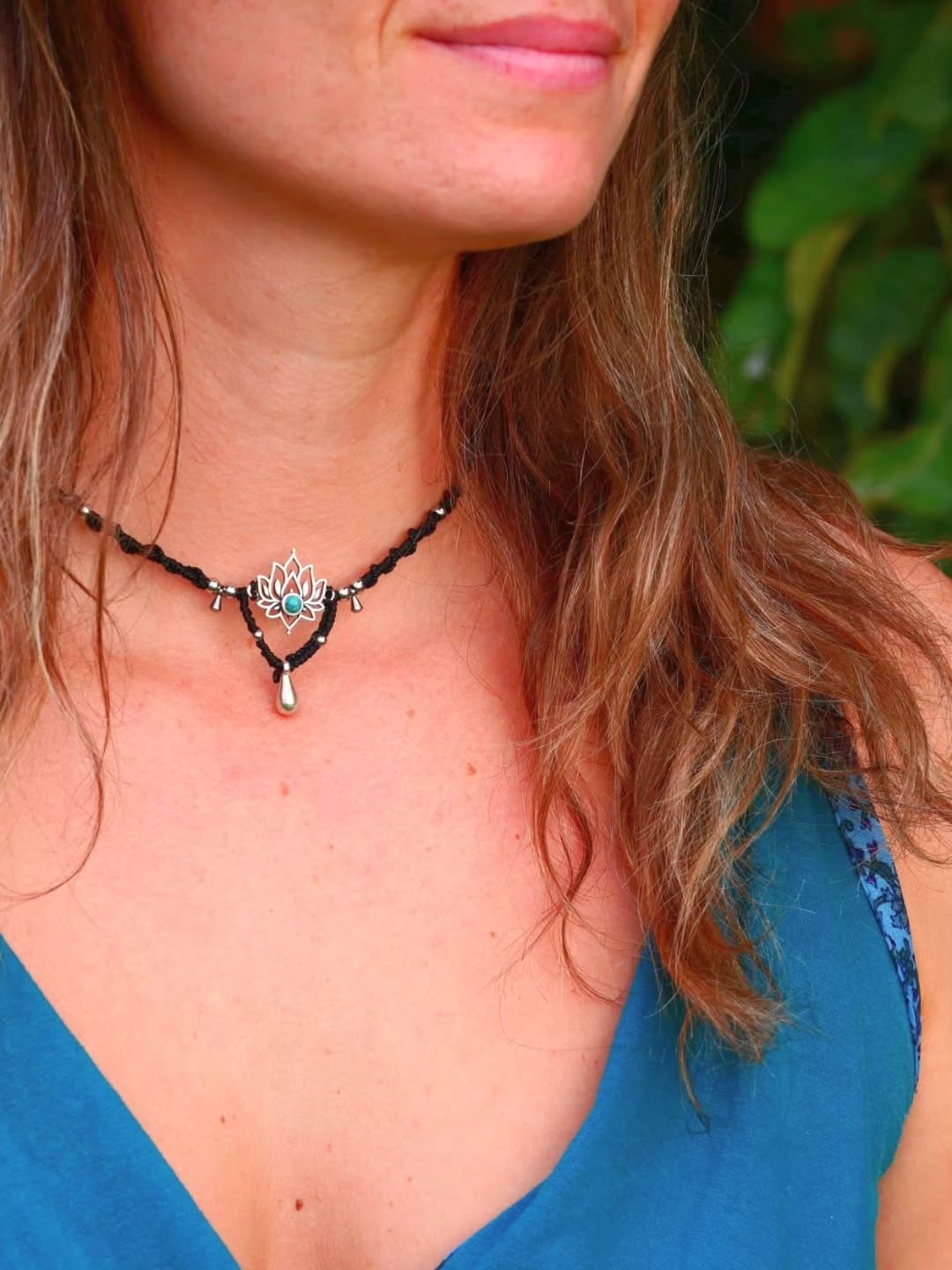 🌿 Tu veux porter un symbole fort, doux et apaisant ? Alors ce modèle de collier Lotus est fait pour toi !
💛 Tissé à la main et empreint de douces énergies, associé à la symbolique spirituelle de la fleur de lotus et l'énergie apaisante des pierres naturelles, ce collier est un véritable talisman.
👉A retrouver sur mon site internet en différentes couleurs 🌈 Lien en bio !
#bijouxoriginaux #bijouxcolorés #bijouxperlesnaturelles #bijoufleur #bijouxlotus #fleurdelotus #pierresnaturelles #lotussacré #collierfemme #collierpierrenaturelle #collierlotus #colliercoloré #bijouxmacramé #colliertourdecou #faitmainavecamour #creationartisanale