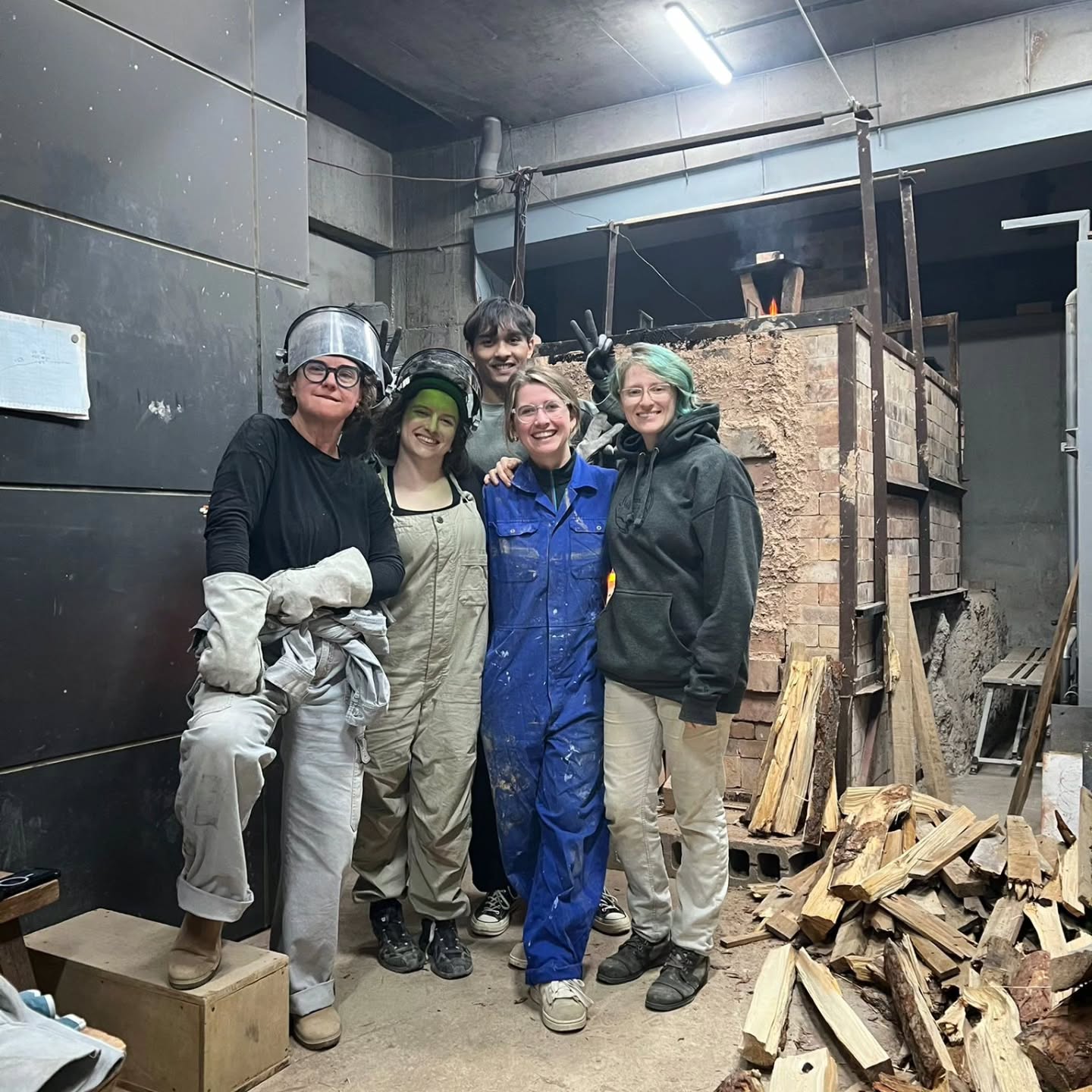 Wood fire antics! ๐ฅ
@matti_hatifnatti_clay
@maisie.biggs
@heather_barette
@kwakkyungtae
@1111999.mk