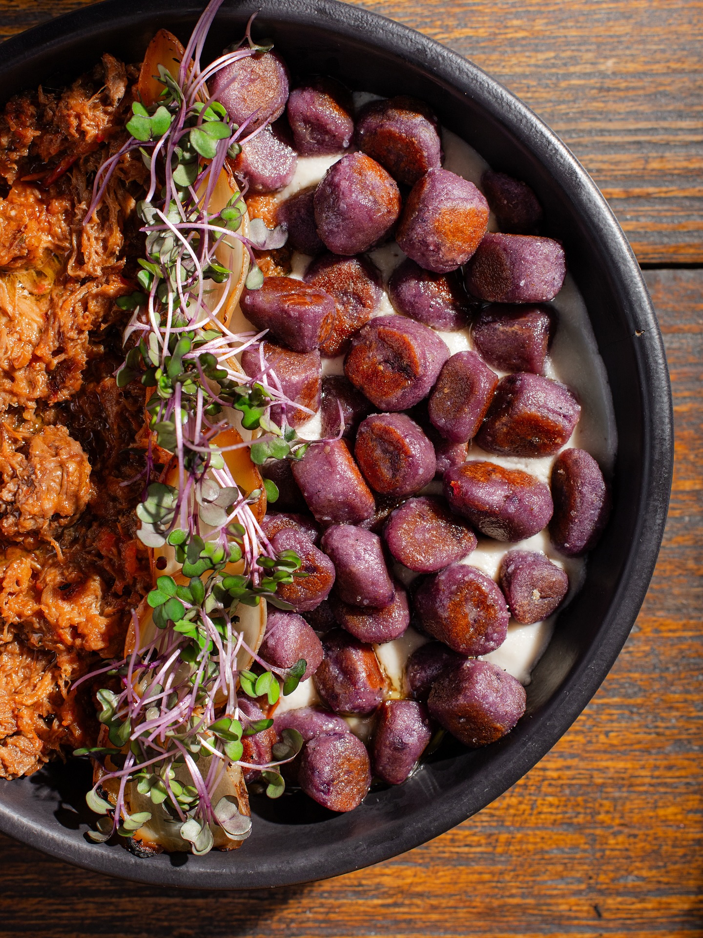 Dia 29 é dia de comer nhoque.
Entre garfadas e boas energias, o nosso nhoque da sorte une o que mais importa: sabor, conexão e sorte.
Porque sorte boa é aquela que a gente compartilha à mesa.
Te esperamos hoje!
#eatkitchen #diadonhoque #nhoquedasorte #comidadeverdade