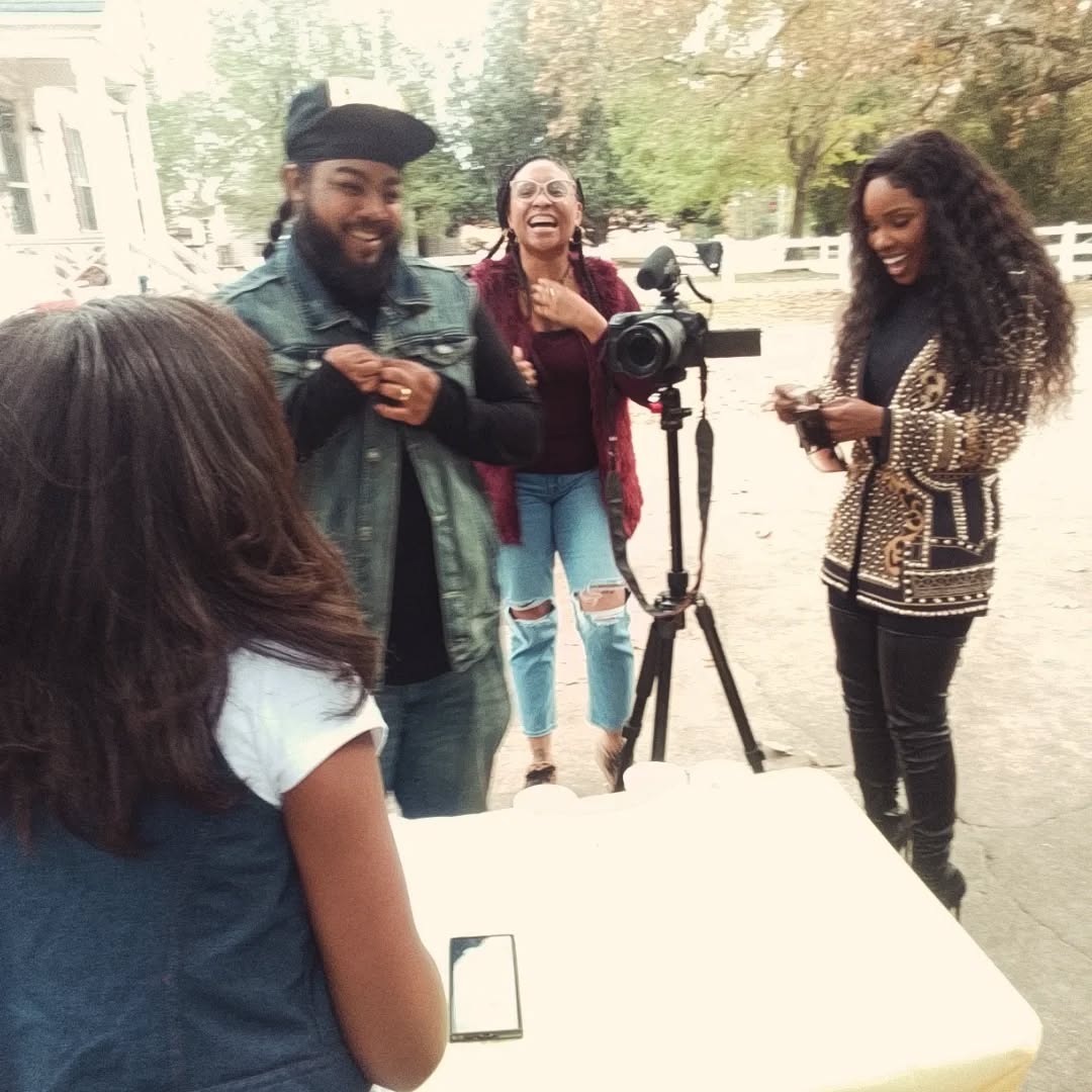 On set for a tv show featuring the young, ambitious, and funny VV .... And @iamteamshani killed it! Hoping to work with her again - hmu girl!
#sundayfunday #setlife #creativecollaboration #behindthescenes #artistsinaction