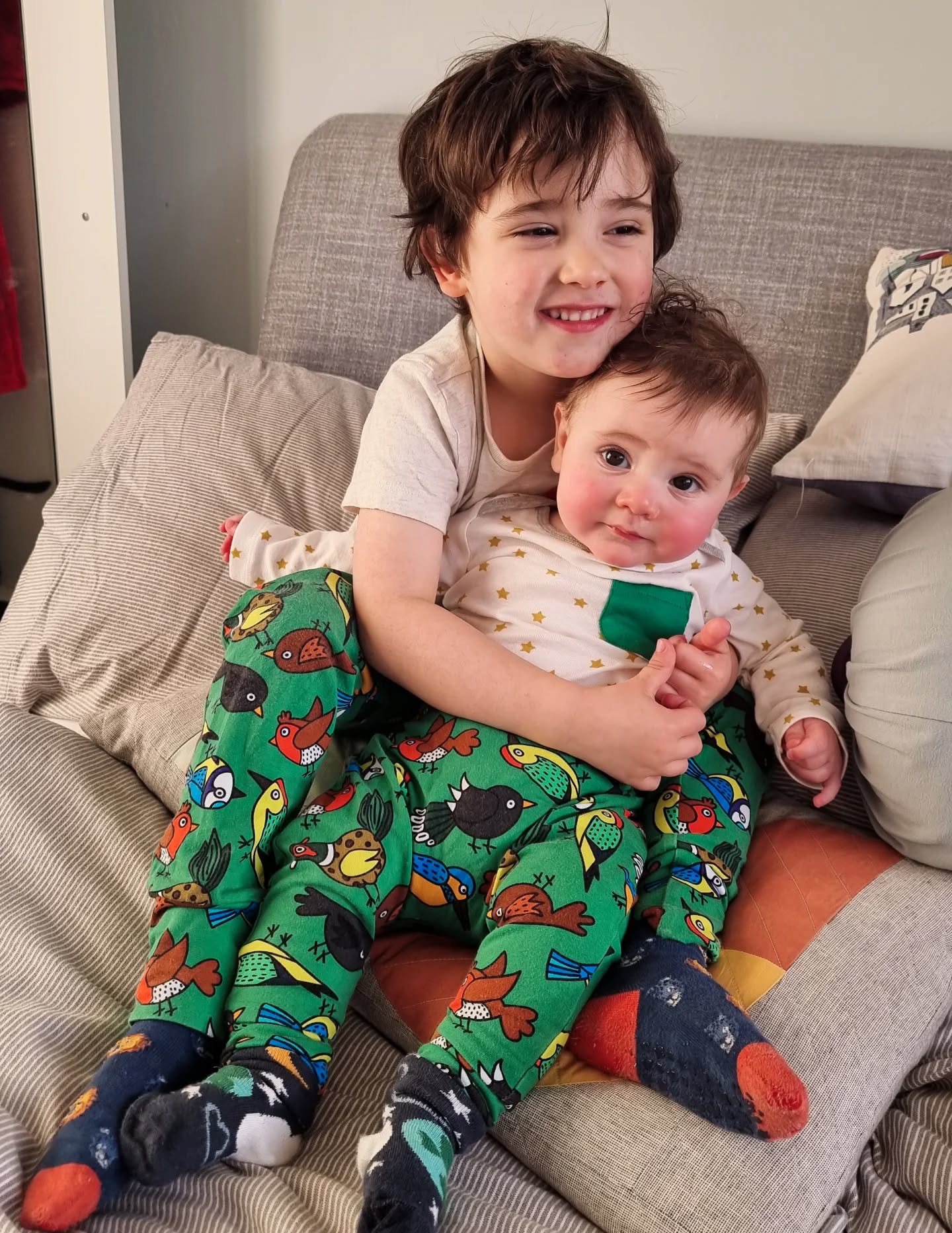 I've been fabric hunting during the late nights with Baby Patrick, which means I'll have a lot of exciting designs available at the website relaunch! This is British Birds, modelled by the boys.
My mailing list subscribers will be the first to hear when the website relaunches in December, and they'll receive an exclusive discount! Follow the link in my bio to sign up.
#handmadekidsclothes
#scottishsmallbusiness
#UKMakers #madeinedinburgh #watchthebirdie