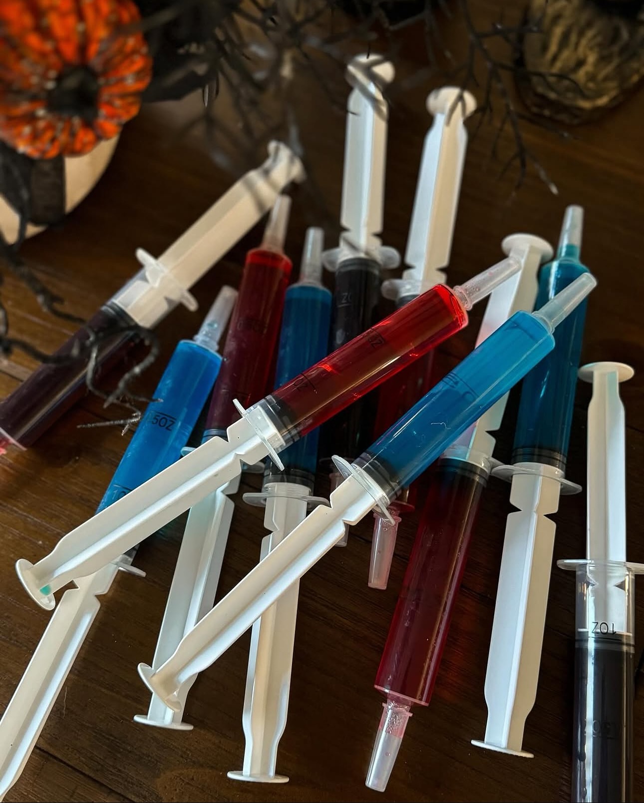 Friday Night Fright Night! Drink specials all night! Costumes highly encouraged! Take a picture in your costume and tag us for a complimentary shot and to get entered in a raffle for a $200 gift card! 🎃 👻 🧛♀️ #halloween2025 #horatiosbarct #jelloshotsyringes