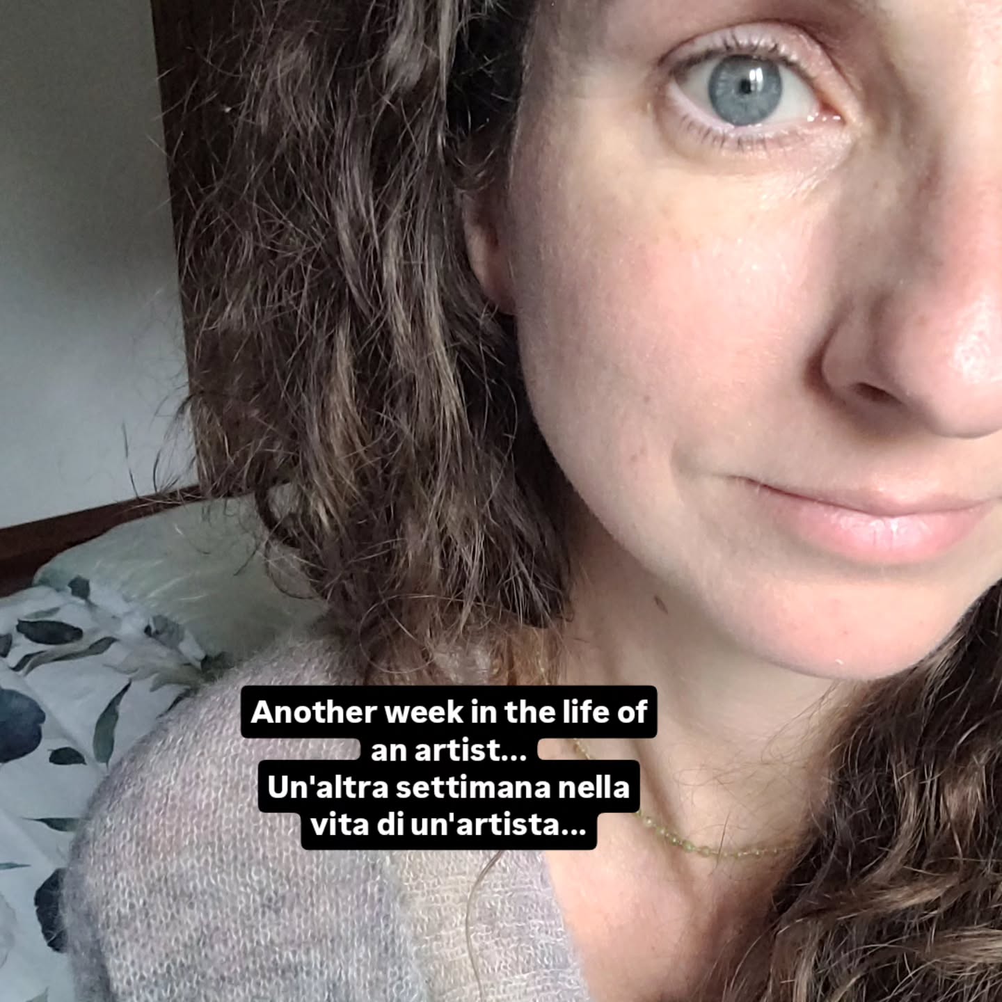 Another week in the life of an artist....
Un'altra settimana nella vita di un'artista...
Celebrate. Jump for joy. Laugh and remember to have a good time. I try to remember these things but it doesn't always come naturally.
Celebrare. Salta per gioia. Ridi e ricordati di divertiti. Provo di ricordarmi tutto questo ma qualche volta non mi viene naturalmente.
I was able to paint! I painted my Christmas ornaments and glossed two paintings. I think at this point it is safe to say I will paint anything, cars, ornaments, or any other object you give me. For me anything can be painted, there are no limits...especially if you live with an artist and you let them do whatever they want!
Finalmente ho dipinto! Ho dipinto I miei addobbi di natale e ho messo il lucido su due dipinti. A questo punto si può dire tranquillamente che potrei dipingere qualunque cosa, macchine, addobbi, o qualsiasi oggetto mi dai. Per me qualsiasi cosa può essere dipinta, non ci sono limiti....specialmente se vivi con un'artista e lo fai fare qualunque cosa!
#freespirit #artvibes #myweek #artmood #christmasiscoming #painting #joyfulenergy #artprojects #dipingere #arte #artista #artistlife #creativity #birthday #aweekinthelife