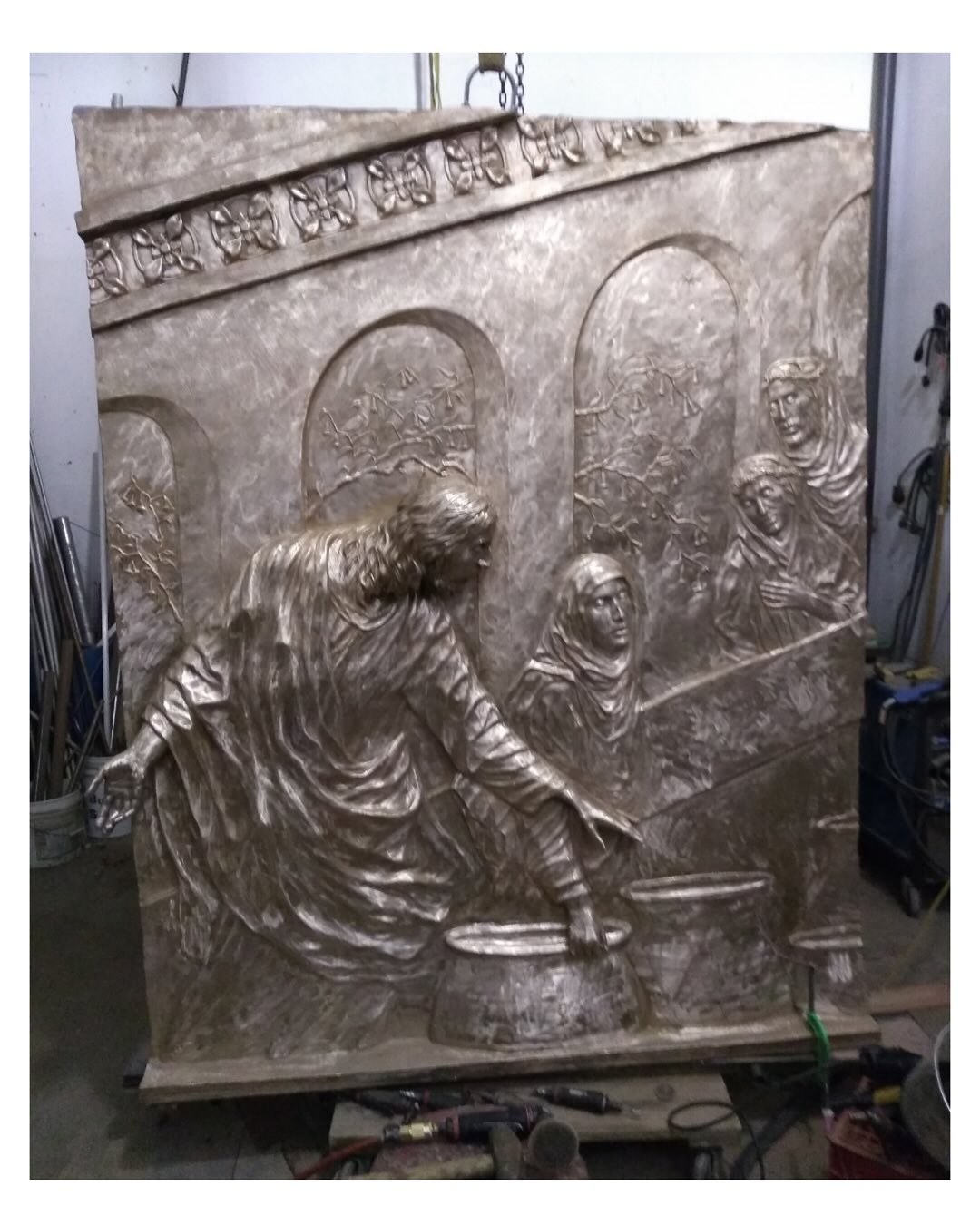 Foundry work for Christ Cathedral Catholic Church in Orange County, CA. Sculpted by an artist who prefers to remain private.
#foundrylife #commission #digbyveeverscarter #veeverscarter #bronze #liturgicalart #catholic #maineart #sculpture #catholicchurch