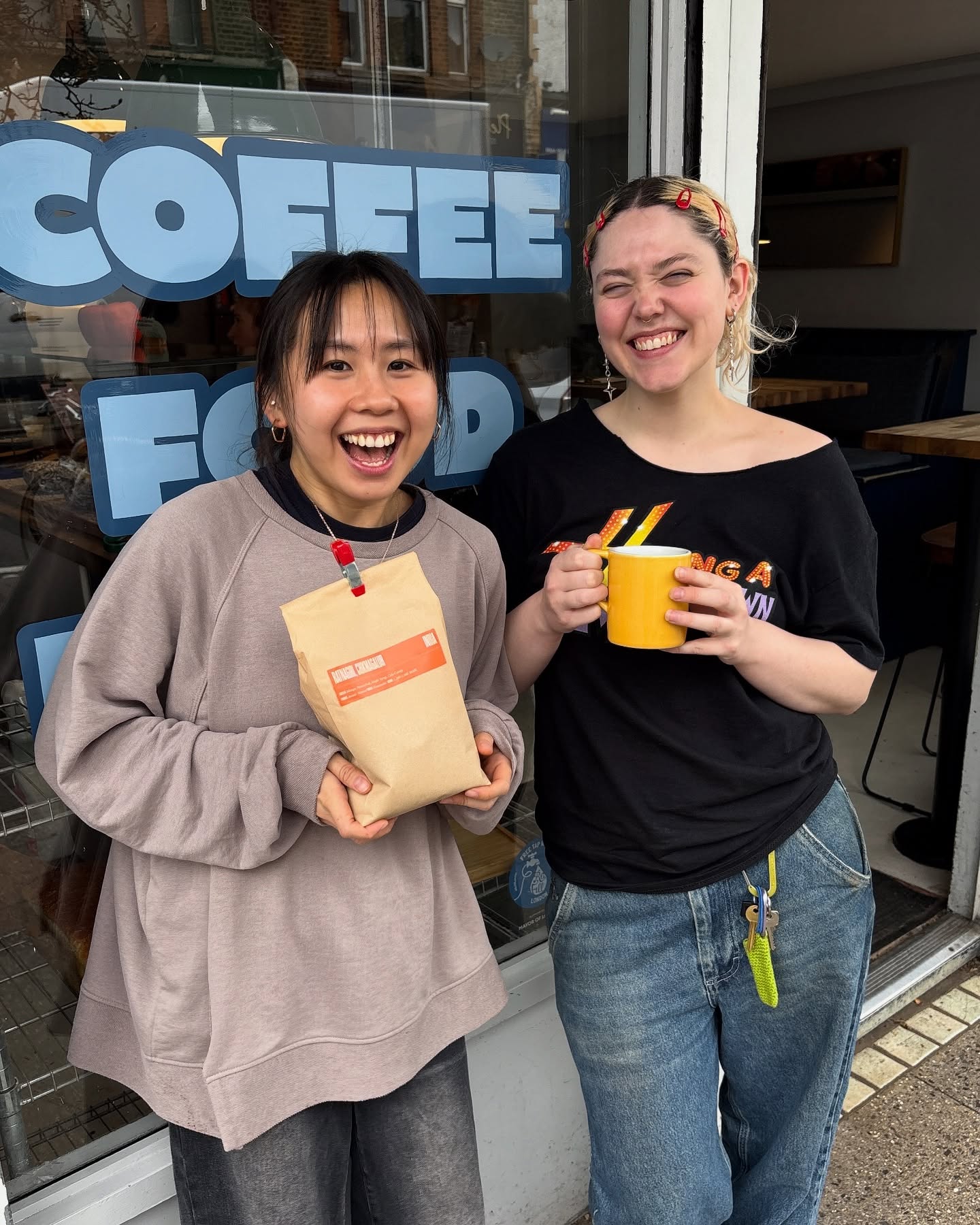 We love our guest roasters 💅💝 everybody get excited cause we’ve got @exemplar.coffee on espresso and batch! Meanwhile on V60, we’re welcoming back our good pals @scenerycoffeeroasters. Swipe for all the deets & make sure not to miss out - everything’s been FLYING off our shelves!! 🫶🫶🫶