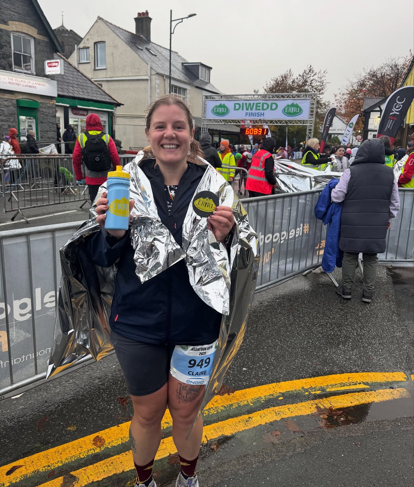 This weeks #medalmonday shout out goes to @clairesmarathonmusings who completed the Eryri Snowdonia marathon 🏃♀️⛰️
Despite the tough conditions, Claire executed her race plan and came away with an excellent result 👌
#marathon #snowdoniamarathon #snowdoniamarathoneryri #running #runcoaching #marathoncoaching #4performanceuk
Team: @jon_warren_tri @sunshine_nutrition_ @aspiresportpsych_pt @kp_trail_adventures
Partners: @youngagain_cycles @otesportsgb @nrgchains @rideparcours @zone3official @bikeboxalan @completephysio @nopinz @thealtitutecentre @evolve.aero