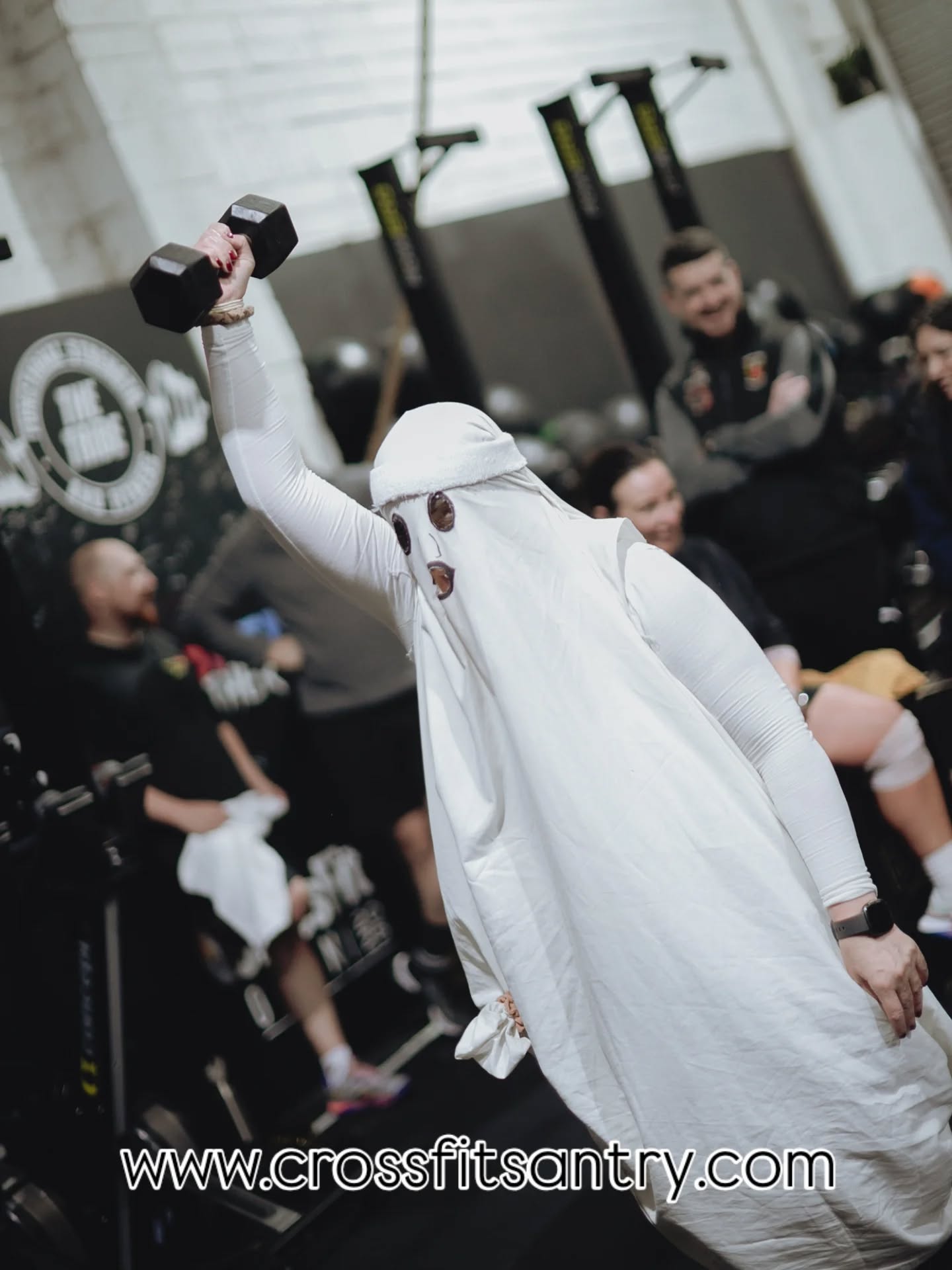 👻 INCOGNITO MODE 🔛👻
Some costumes are just some good they mask their owners' true identities 🥷
Did you know which these 4 Monster Mashers were right away ? 👀🦇
Our gyms deliver real fun, real community & real coaching - always 🔥
______________________________________________
Want to try a Community Driven Gym?
Drop us a DM today with the words "FREE TRIAL" and we'll be in touch.
🔗 link in bio for website
🏡📍 CrossFit Santry, Unit 9c Santry Hall Industrial Estate, D09 X63C
🏡📍 CFD Tribe, Drumcondra, D03 RH36
#coach #thecoachinggym #crossfitcoach ##crossfitdublin #santry #Drumcondra