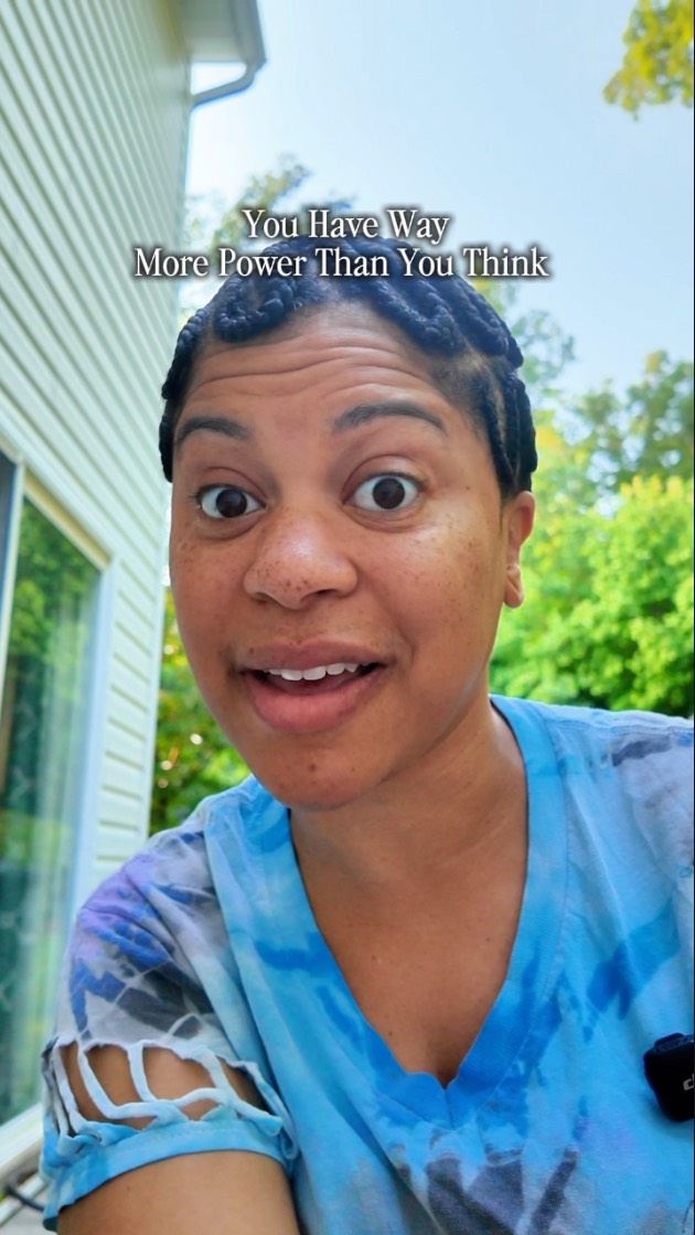 Thereâs a huge misunderstanding that aging is all in our genes, but thatâs only part of the story.
Factors like:
âď¸how you live,
âď¸how you move
âď¸how you think
âď¸and how you connect with others play a much bigger role in shaping your aging experience.
Now, I canât forget to mention the barriers and systems that also contribute to this. However, your everyday choices carry power.
Reminder: Aging is all about how you show up for yourself now, not just what runs in the family.
Save this and come back the next time you feel like aging is out of your control.