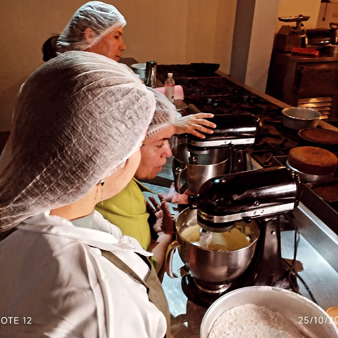 Gracias a todos nuestras queridas y amables participantes, amanates de la gastronomía y nos apoyan !!!!
#asonalchefs
#cursodecocina
#cursoscocinatradicional
#asonalchefs