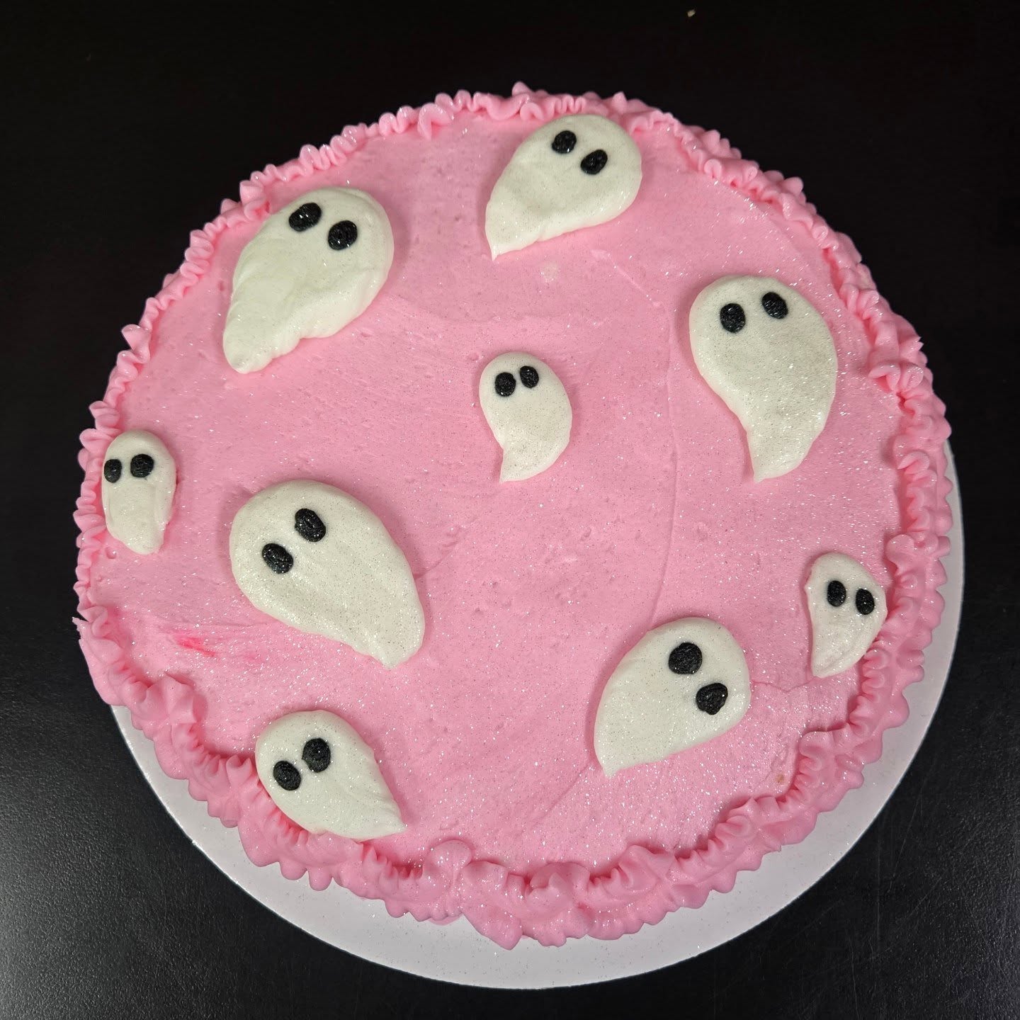 Cute little HALLOWEEN one layers!!!
Stop by and grab one! Open until 4pm!
#miladybakery #downtowntifton #cake #halloween #buttercream #instagram #kpop #tifton