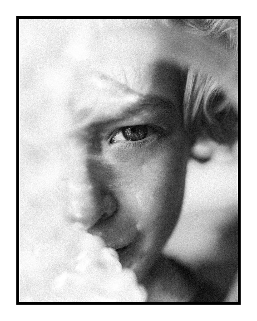 Vor der Linse; Ein kleines Wunder, ganz Kind, ganz Licht✨
#kindlicheswunder
#magischermoment
#kleinefreude
#fotografiezauber
#momenteinfangen
#leichtigkeit
#verspielt
#naturundlicht
#kinderfotografie
#seelenmomente
#poetischefotografie