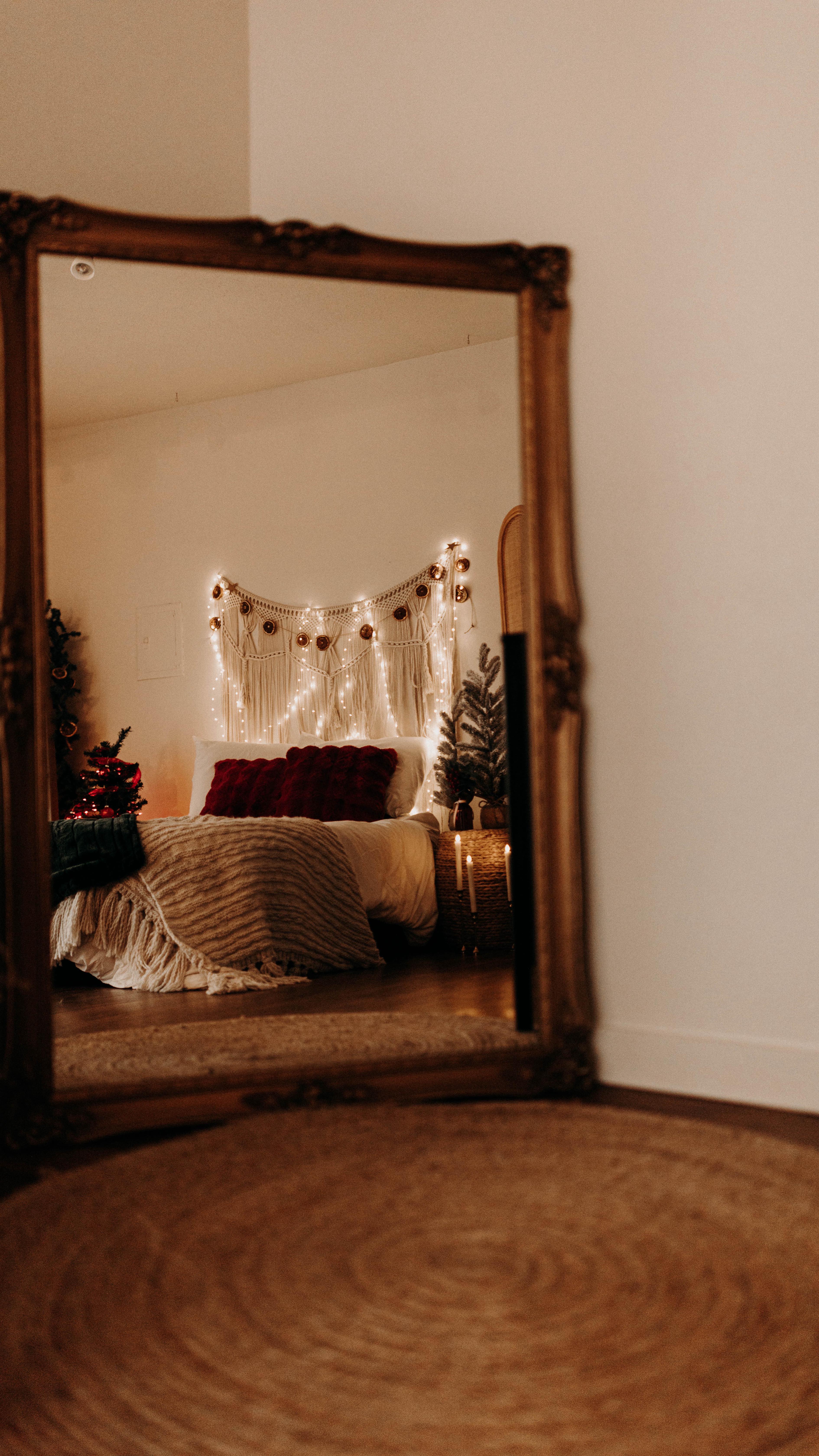 Grand Opening Special: book any 2+ hour rental at the studio and get 15% off and an extra hour for setup/tear down in the month of November.
Weāre all set up for your Christmas minis and holiday parties!! Canāt wait to see what you create.