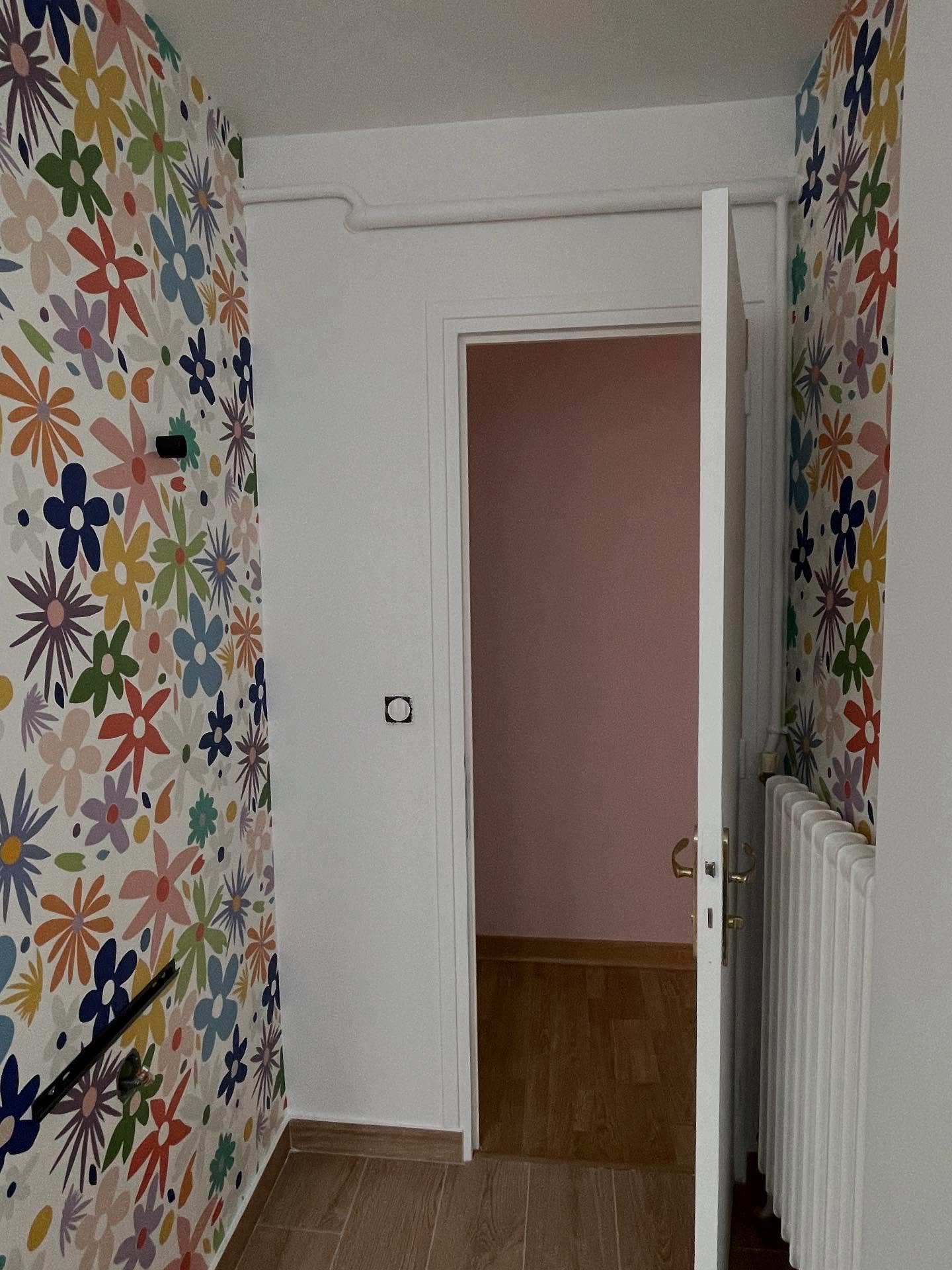 Les travaux sont bientôt terminés ! Cette rénovation d’un appartement à Lorient a été un réel plaisir ! #décoration #decoration #architecturedinterieur #salledebain #toilette #couleurs #papierspeints