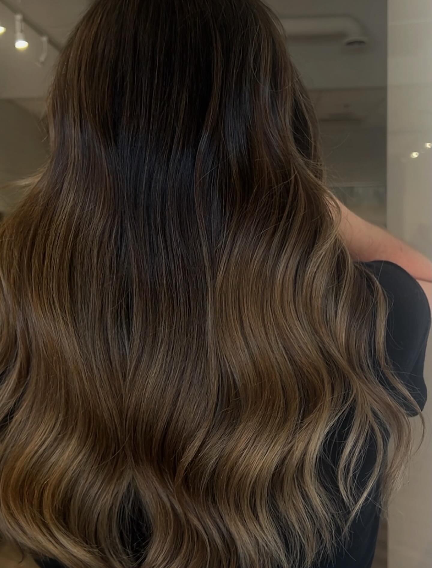 ✨Dimensional hair does not have to be high maintenance. You can have a seamless grow out that whispers and sparkles ✨
If you looking for a brunette specialist that won't over foil your hair and can add seamless dimension you need to meet Serayla.
Our brunette specialist that thrives on all things brunette!
📆 Click that link in bio for reservations
#yqr #yqrhair #yqrhairstylist