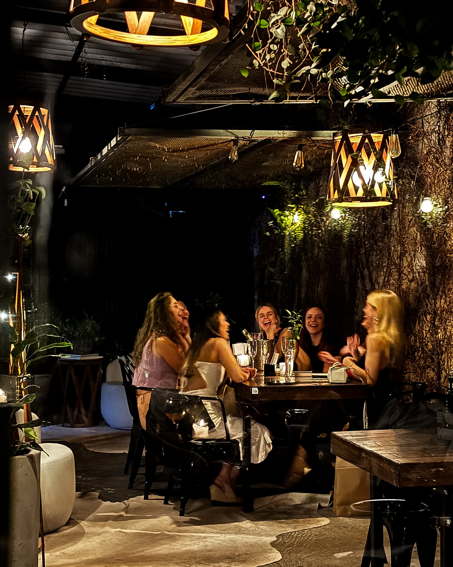 Terça é dia de harmonizar aqui no Eat.
Na compra de qualquer prato especial, você ganha uma taça de vinho pra acompanhar.
Simples, leve e do melhor jeito Eat ;)
Te esperamos.
#eatkitchen #comidadeverdade #wine #portoalegre #novohamburgo #terçaespecial