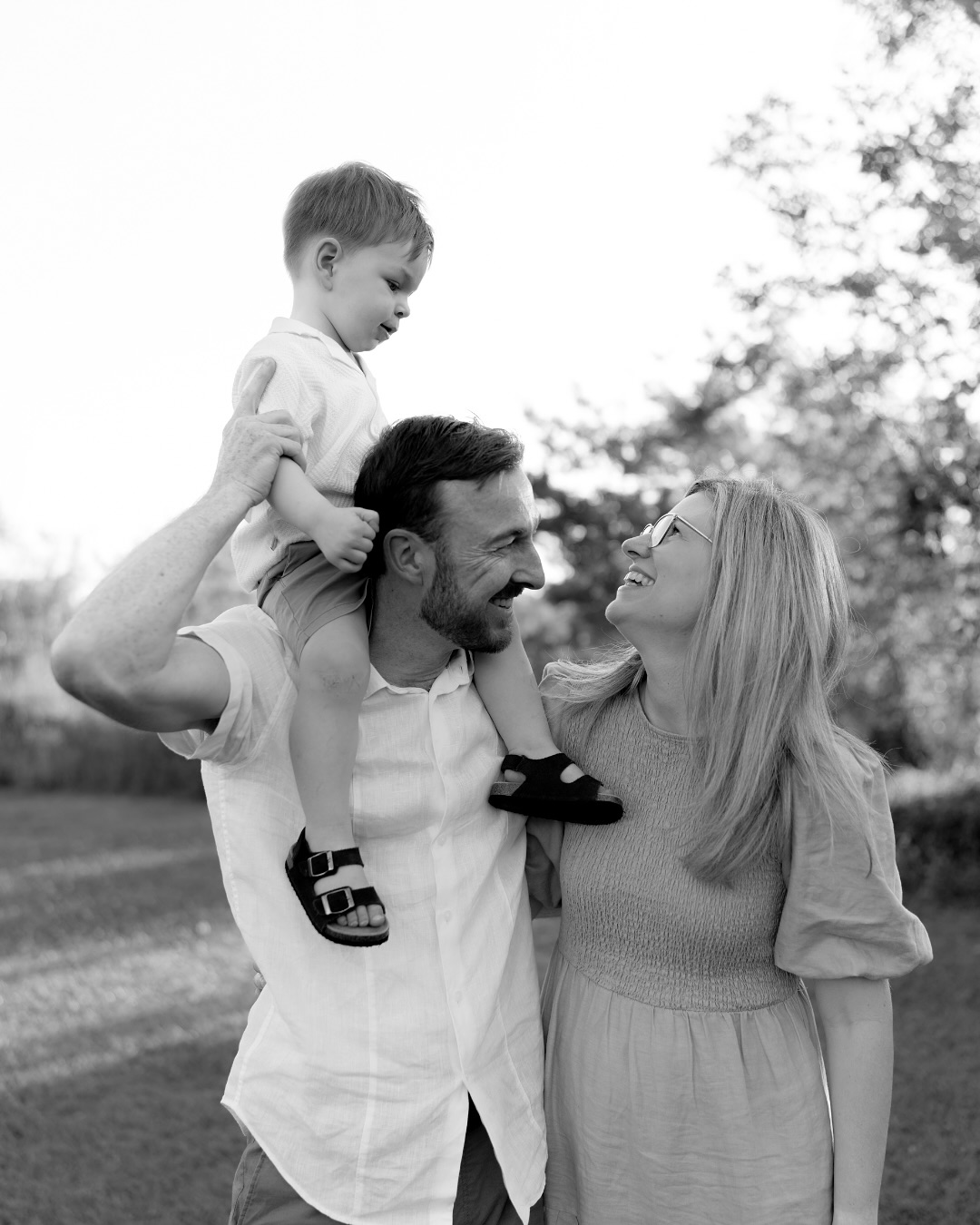 A gorgeous outdoor session 😍😍😍 I captured this little guy as a newborn and was so excited to be invited to capture him & his parents again 18 months later. The best part of this gig is being able to watch all these gorgeous babies grow 🥹
-
#photography
#brisbanefamilyphotographer
#brisbanenewbornphotographer
#brisbanematernityphotographer
#newbornphotography
#newbornphotographerbrisbane