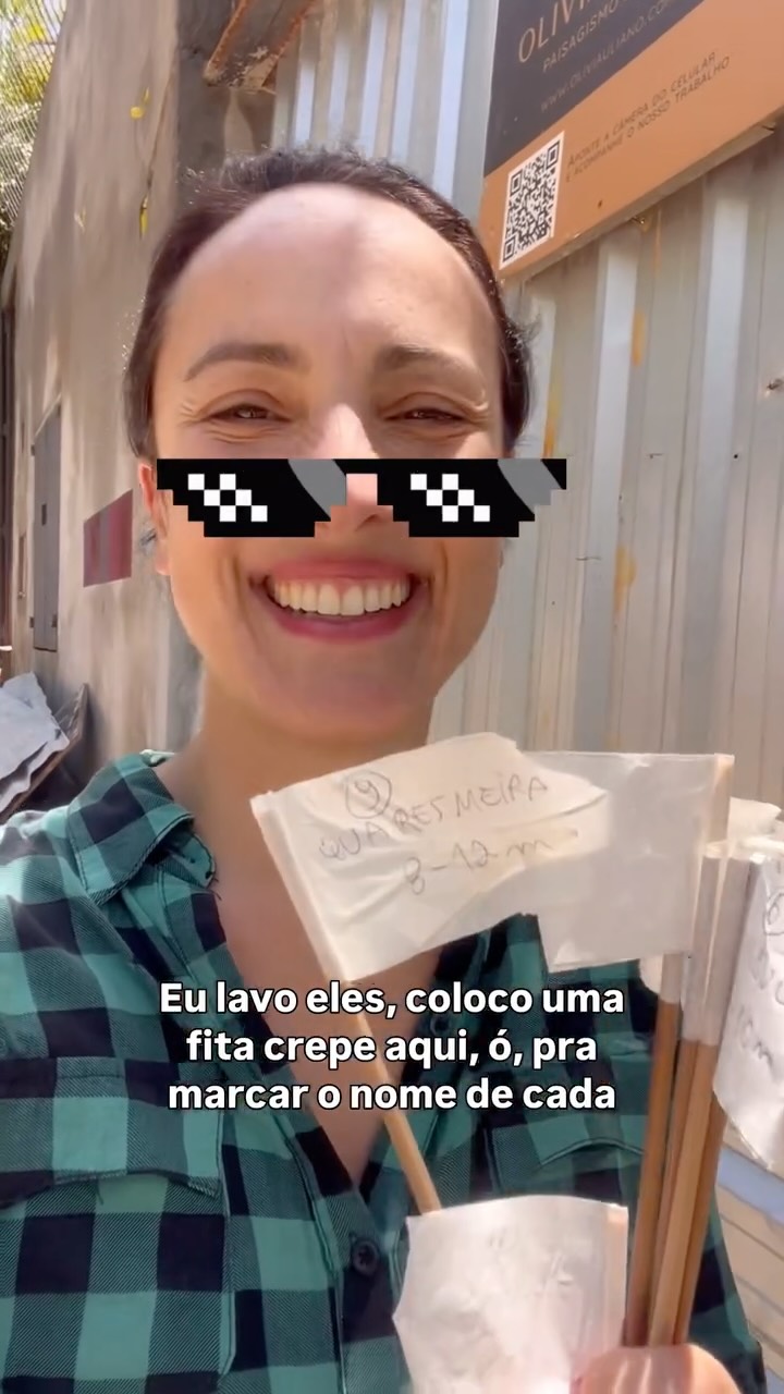 🇧🇷Minha metodologia para marcar árvores no canteiro. Invejosos dirão que é gambiarra, eu digo que é sustentabilidade e praticidade 😁🌿
.
🇬🇧My method for marking trees in the nursery. Envious people will say it’s a makeshift solution, I say it’s sustainability and practicality 😁🌿
.
#dicasdejardim #paisagismo #paisagista #casaejardim #jardimsustentável