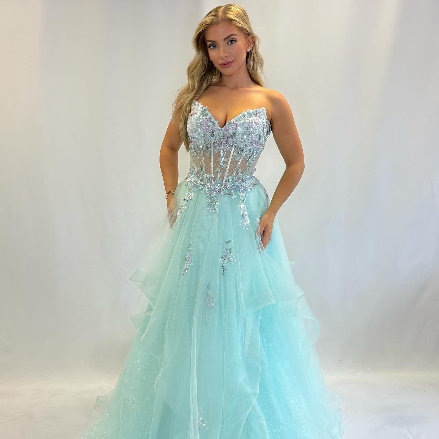 HALF TERM - COMPLETED ✔️
I just want to take the time to say a massive THANK YOU to you all ✨
We have just completed our busiest 3 week half term EVER, with now over 300 girls securing their prom dresses with us already for 2026 🥹
With a 97% sale rate, we might be a smaller shop than others, but time, care and a whole lotta love goes into every single appointment and these numbers show that you all love it too.
I personally want to thank my incredible staff team for all their hard work - Grace, Beaux, Ava, Sharon and Tracey, Little Lolls wouldn’t be quite as magical without you all 💕
Pinch me but… WE NOW HAVE LIMITED WEEKEND AVAILABILITY THROUGHOUT NOVEMBER.
If you are looking for a weekend appointment, do get these booked up ASAP.
Once again, thank you and see you all soon 💕