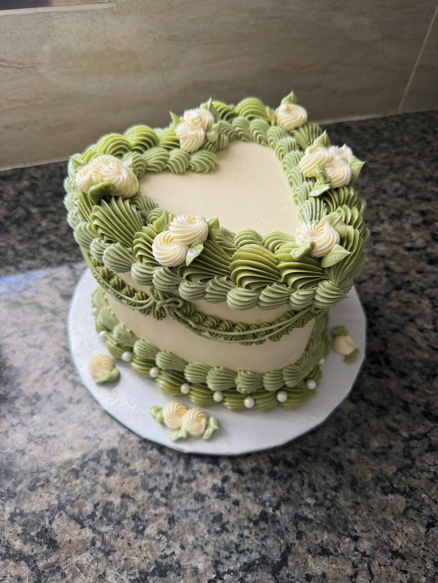 Bridal Shower Cake 💚✨🤍
So honored to sweeten such a beautiful bridal shower!
#bridalshower #bridalshowercake #statenislandbaker #nycbaker #sage #sagecake #vintage heart #vintageheartcake #colormillmade