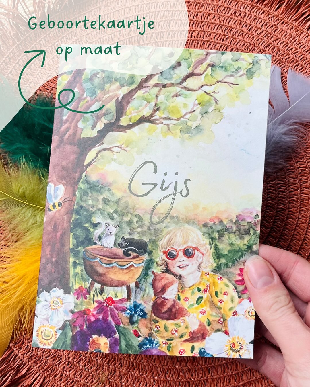 🩵Welkom op de wereld Gijs🍼💙🥳
Een tijdje geleden maakte ik dit geboortekaartje op maat voor Gijs! Een kleurrijk kaartje, passend bij sfeer van die van zijn grote zus, maar ook heel eigen. Met als leidraad bloemen en de kleuren van het einde van de zomer/begin van het najaar. Een kaartje ontworpen voor zowel een meisje als een jongen, aangezien dat nog een verrassing bleef.
#geboortekaartje #geboortekaartjes #geboortekaartjejongen #geboortekaartopmaat #romyillustrations #romyillustrationscards #aquarel #aquarelle #watercolor