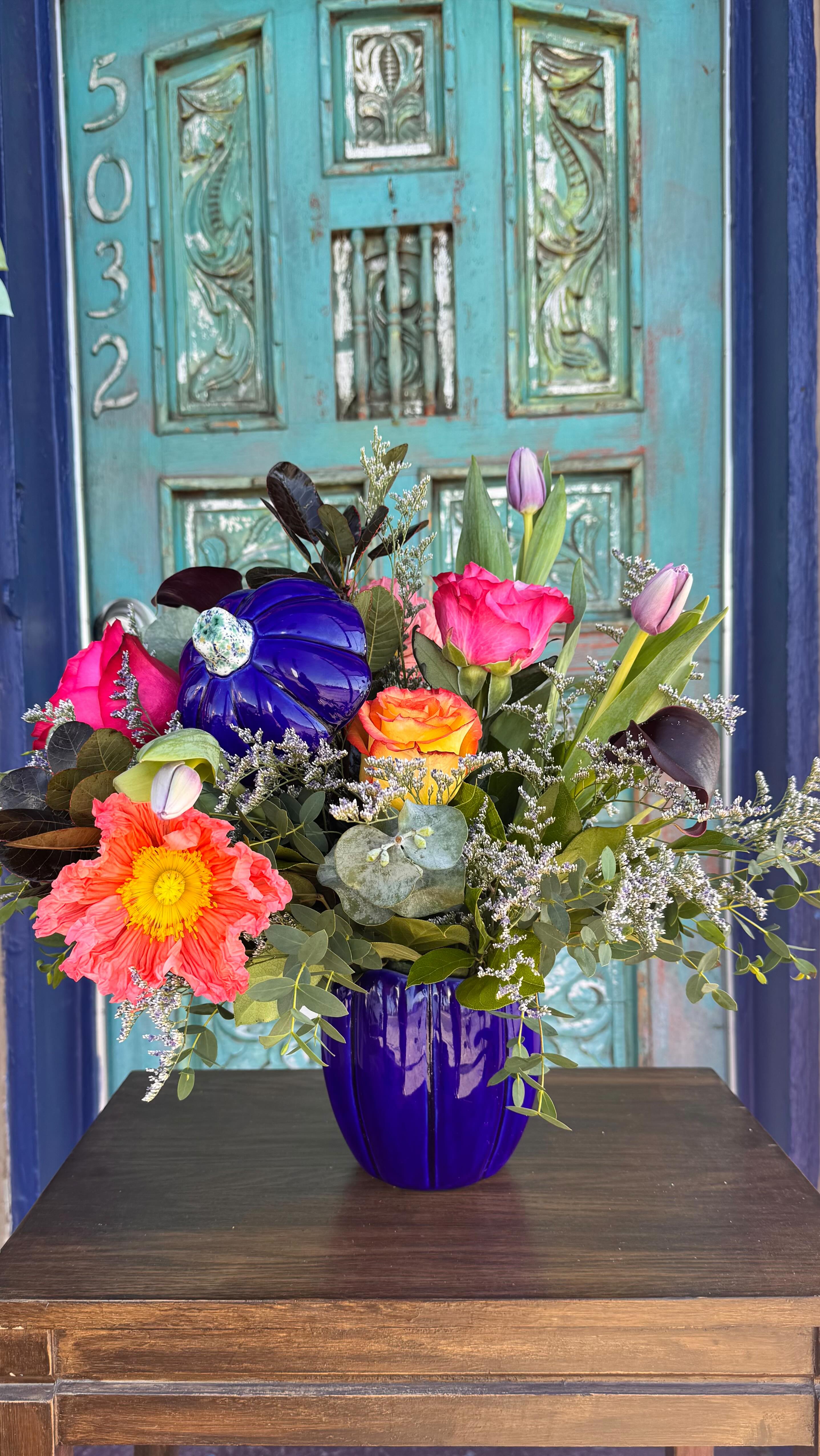All the love and effort poured into this piece truly shines through. Just look at this stunning arrangement! Thank you, Sandy, for such a wonderful time and for teaching us the art of ceramic painting.
#flowers #elpaso