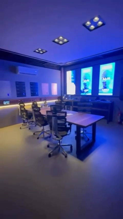 A casa do futuro!#deusnocomando #futuro #casadofuturo #casainteligentes #casainteligente #chique #igsolucoesinteligentes #novaserrana #divinopolis #automacaoresidencial #casainteligente #automação