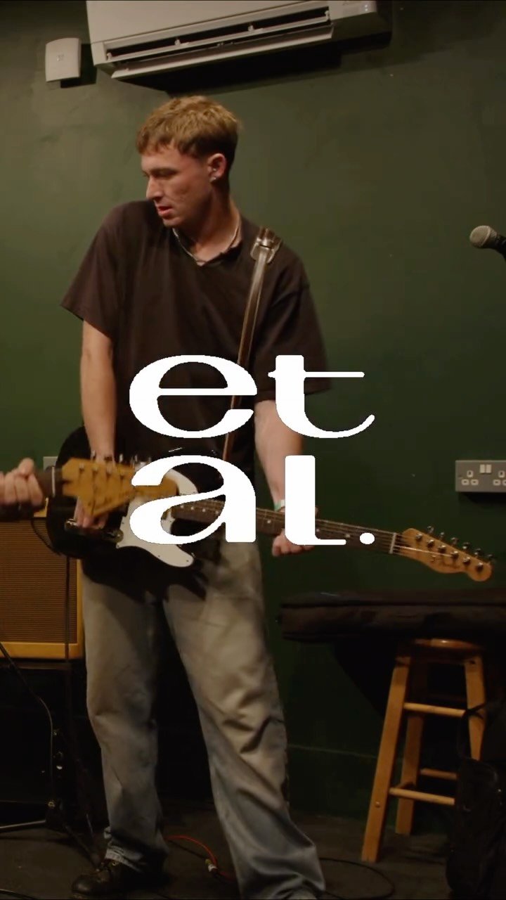 ‘ET AL.’ are a breath of fresh air on the Manchester music scene, Sick riffs, killer bass and massive vocals. Catch them on the Boxyard One shot
Full session drops 10/11/2025 6pm GMT audio by @crashtestprod
video by @theyardmcrfilm
#livemusic #musica #musicvideo #viral #shorts #rock #guitar #live @etalband_