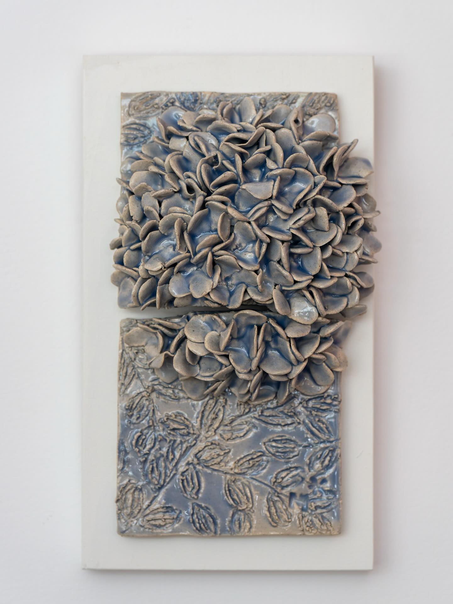 “Nasce Água”, 2025
23x13cm cada
.
“AZOREAN DREAM, Entre o gesto e a paisagem” @romanticultura @casino.azores
.
De 27 Setembro a 11 de Janeiro 2026
.
SOLD OUT
.
📸 @aazevedo
.
.
#mariacastelbrancoceramic #handamade #homedecor #inspiration #oneofakind #azoreandream #exhibition #contemporaryceramics #contemporaryart #tiles #azoreandream @anacristina.baptista.pt #flowers @vaniarebelopaim #nasceagua @quintadanasceagua #terceira