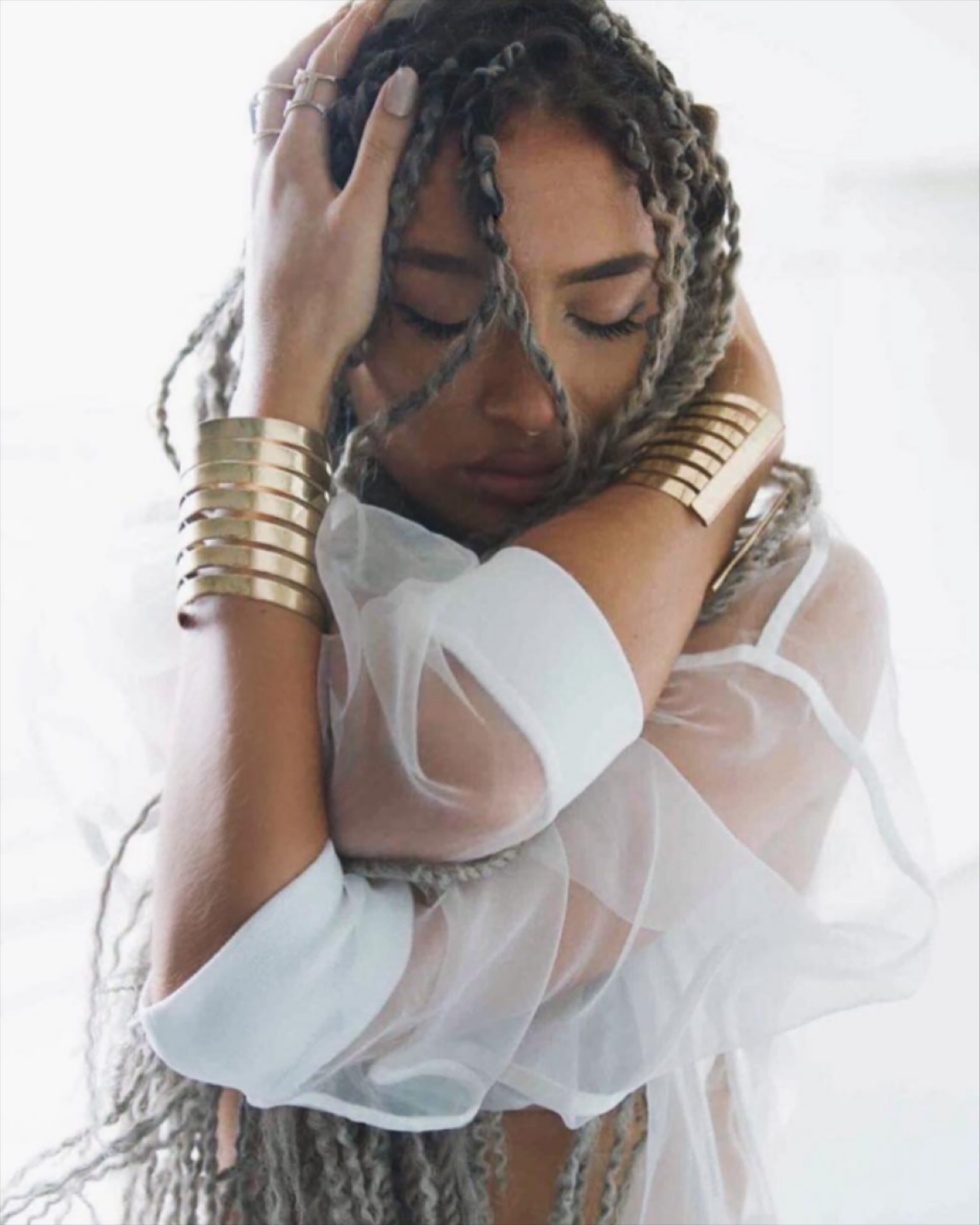 NEW MOON SACRED SOUND HEALING
20 Nov 2025, 19:30 – 21:00
Join us + the amazing Jessii Rose for a sacred sound journey designed to help you deepen, relax, realign, and nurture yourself.
Experience the most incredible celestial vibrations — traditional gongs, crystal and Tibetan singing bowls, binaural soundscapes, vocal harmonic toning, and more — all crafted to guide you into deep relaxation and energetic renewal.
Set in the serene atmosphere of the New Moon, this immersive session offers the perfect space to rest, recalibrate, and reconnect with your centred self.
Take this moment to pause and realign with your deepest intentions.
NEW MOON SACRED SOUND HEALING
Hart Hotel, Curio Collection by Hilton.
20 Nov 2025, 19:30 – 21:00
This New Moon Sound Healing is part of the Fire + Alchemy x The Hart Wellbeing Chapter