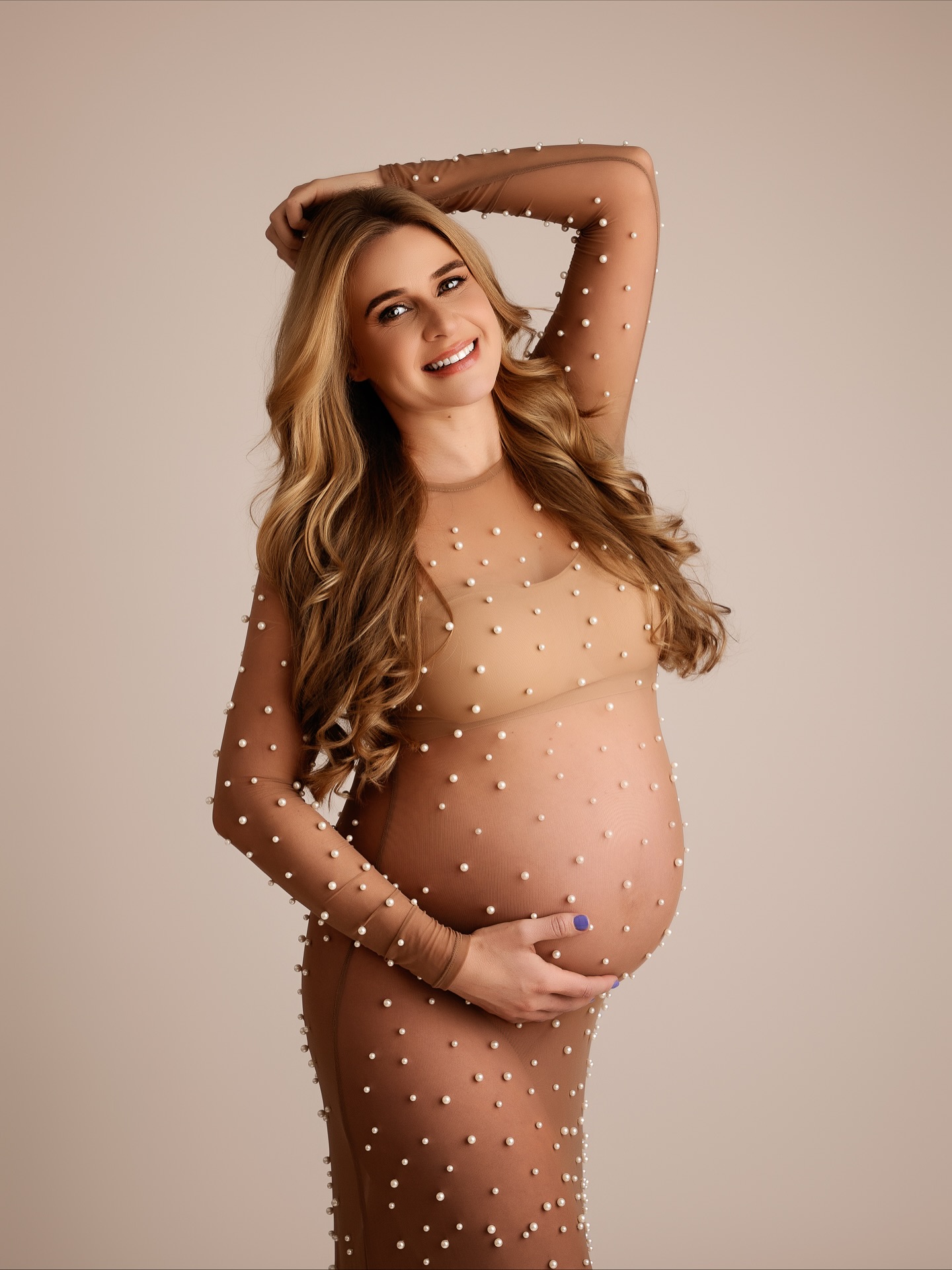 Look how gorgeous was this mum to be 🤩
This is a New Dress available for you Maternity Session 🫶🏻🤍
.
#maternity #maternitysession #maternityphotoshoot #studiophotoshoot #maternityphotosession