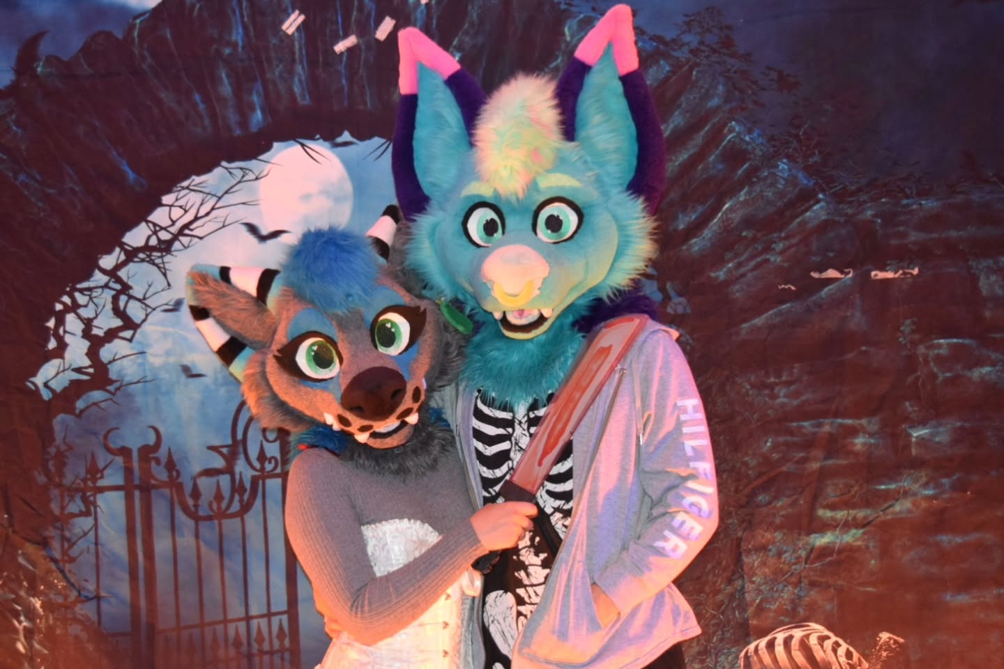 Happy Halloweekend! 🎃👻🧡
This year was phenomenal, spending time with all my friends and getting spooky hosting the best party of the year. I'm beyond grateful for such an amazing community and had the best Halloween ever, thanks to all my friends 💙
-
#furry #fursuit #fursuithead #fursuitmaker #fursuiting #furries #furrywolf #fursuitersofinstagram #fursona #fursuiter #furrygirl #furryfandom #Halloween #halloween2025