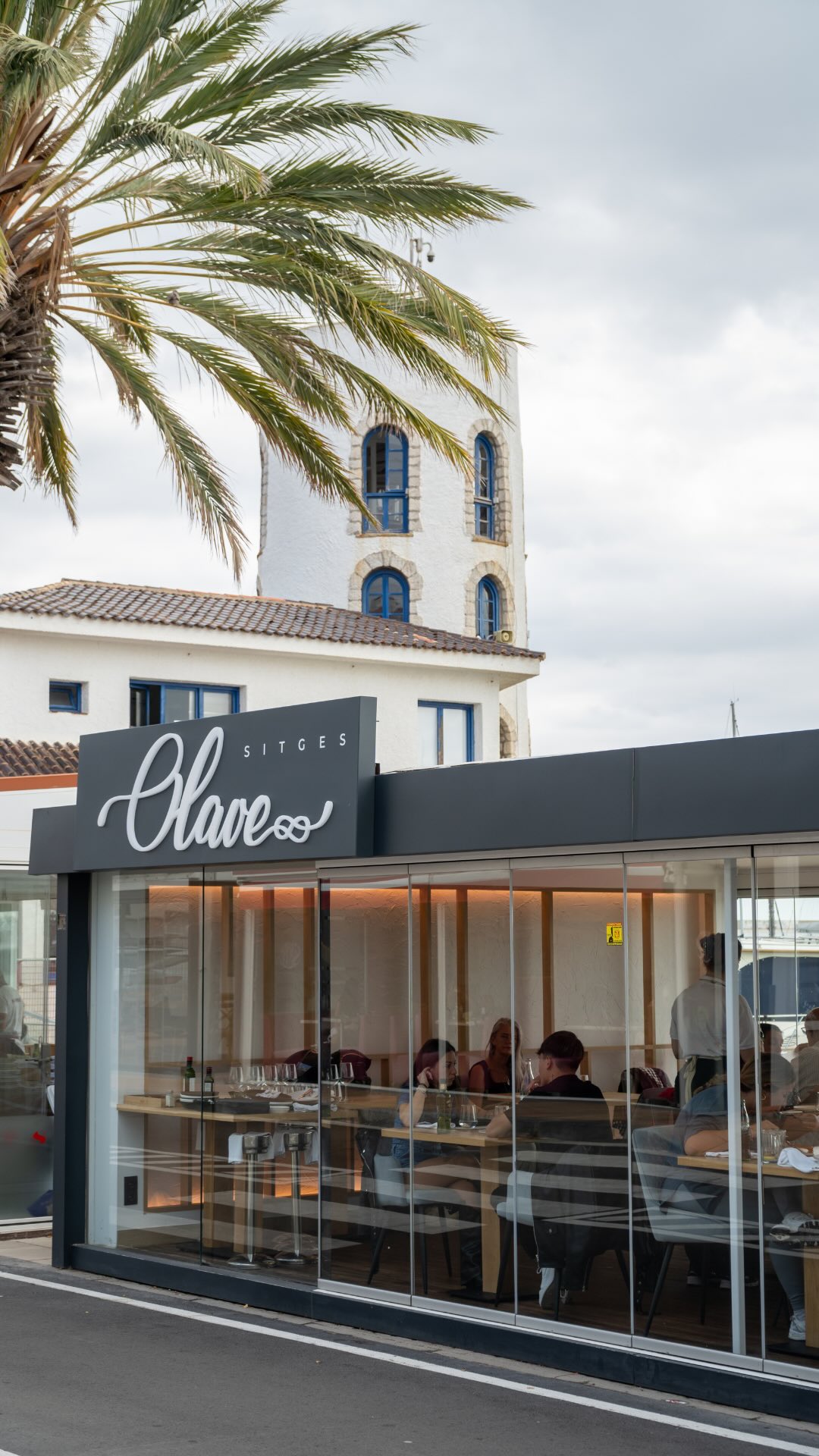 Aquí empieza todo ✨
Un rincón junto al mar donde la comida se disfruta sin prisas y cada mesa tiene su encanto. Pasa, siéntate y haz que tu día empiece de la mejor manera 🍴
¡No te lo pierdas!🙌🏼
📍 Port d’Aiguadolç, Sitges
📲 A través de nuestro teléfono 936 001 332 o en nuestra web
#restaurante #OlaveSitges #SaboresDelPuerto #restaurantemediterraneo #olave #sitges #portsitges #restaurantesitges #menuarroz #arroces #mariscos #pescadosfrescos #carnes #sabormediterraneo #tapas #gastronomia #food#restaurantesenbarcelona #mediterraneancuisine #portdaiguadolç #foodiesbarcelona