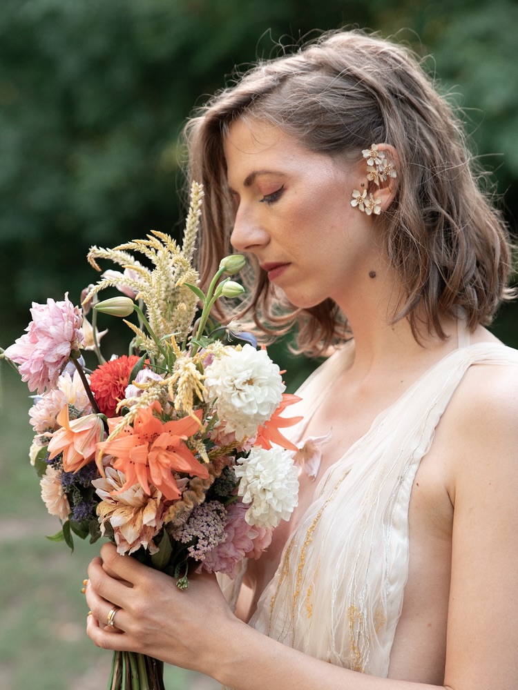 Okay, major “kindred spirit” alert! 🥹 A gorgeous, talented bride @szilvia.odry who embroidered her entire wedding dress (handmade meets handmade!!!) reached out in a panic for a rush order on my Florriette set. Um, how could I say no?! I am beyond excited that a piece I made will be accenting a dress she poured her heart into. This is the coolest part of my job!
Images by @hajna_mate_photo
#rushorder #bridalstyle #weddingday #somethingnew #handmadejewelry #creativebride #smallbusinessowner #bridalaccessories