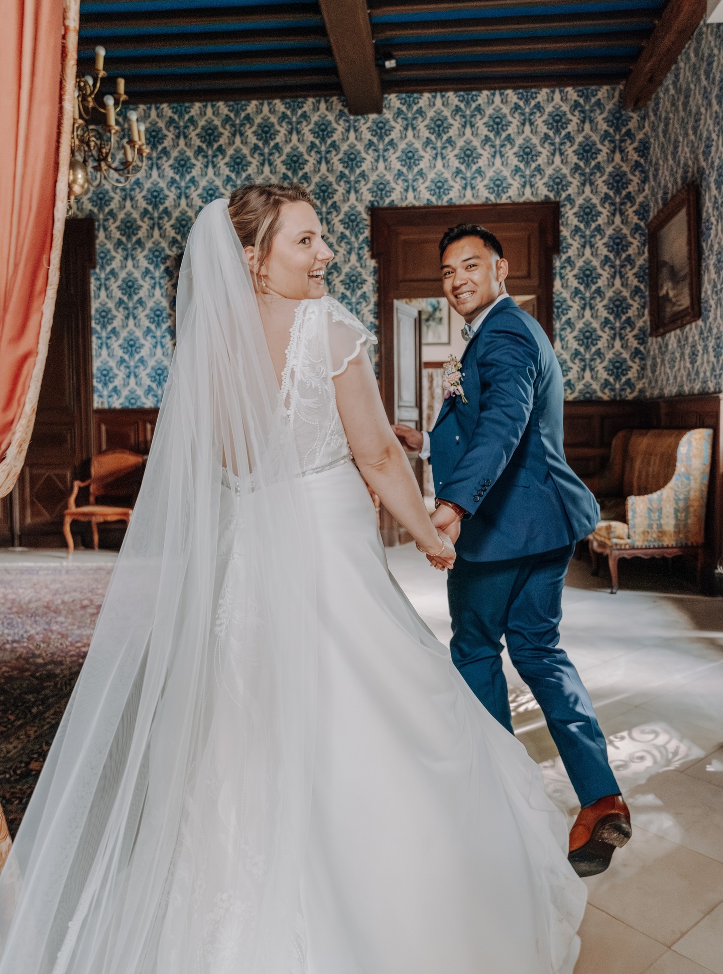One of our favourite pic from the past weddings. J&L running to reach their happiness ??? Thanks to @marionalexandra_photography for such a spontaneus pic. We ❤️ !
Crédit photo : @marionalexandra_photography
Fleurs : @grainedeboheme
Traiteur: @au_fil_des_saisons_40
Mobilier : @sead__events
MUA : @lolaguilhem_makeupartist
Video: @jeremy.couffitte