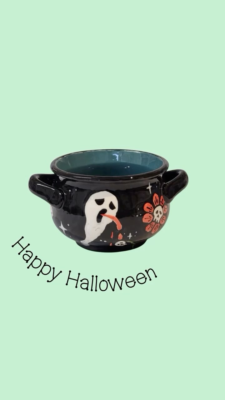 We hope everyone had a wonderfully spooky Halloween!! 🎃 👻