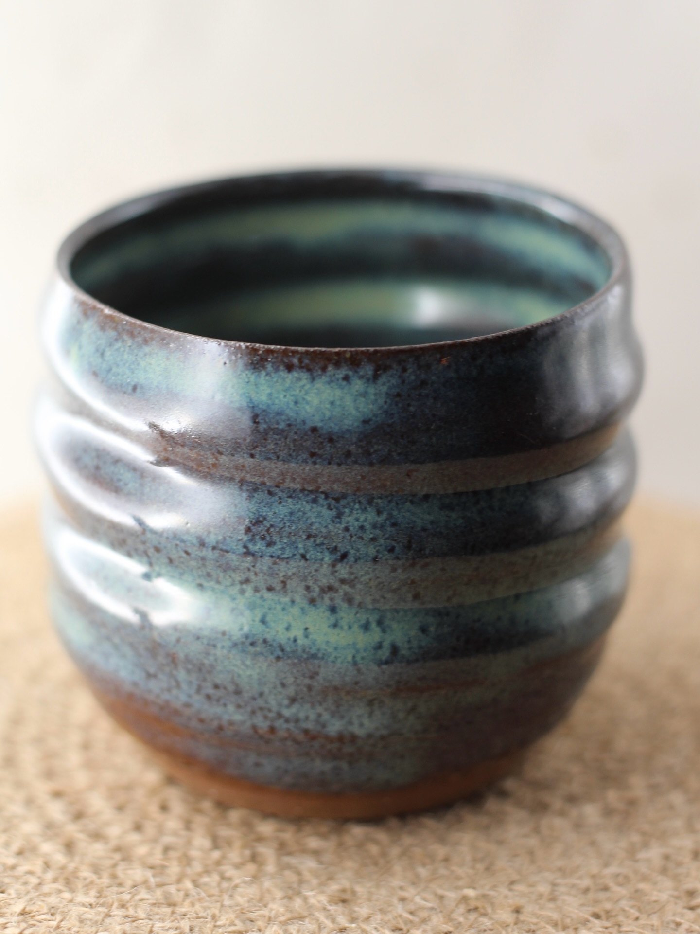 After confidently declaring “I don’t like beakers” on a @studium_community call, I saw a demo for this technique by @oldforgecreations and had to try it. And so my hot chocolate beakers were born (also amazing for red wine - don’t ask me how I know). I’ll have some of these at the @ardagh_foodandcraft_market on Saturday. I’m a bit in love with making these so expect to see more in due course… #jenmakespots #jenchangeshermind #oldforgecreations #theardaghmarket #hotchocolatebeakers #redwinebeakers #otherdrinksareavailablebeakers