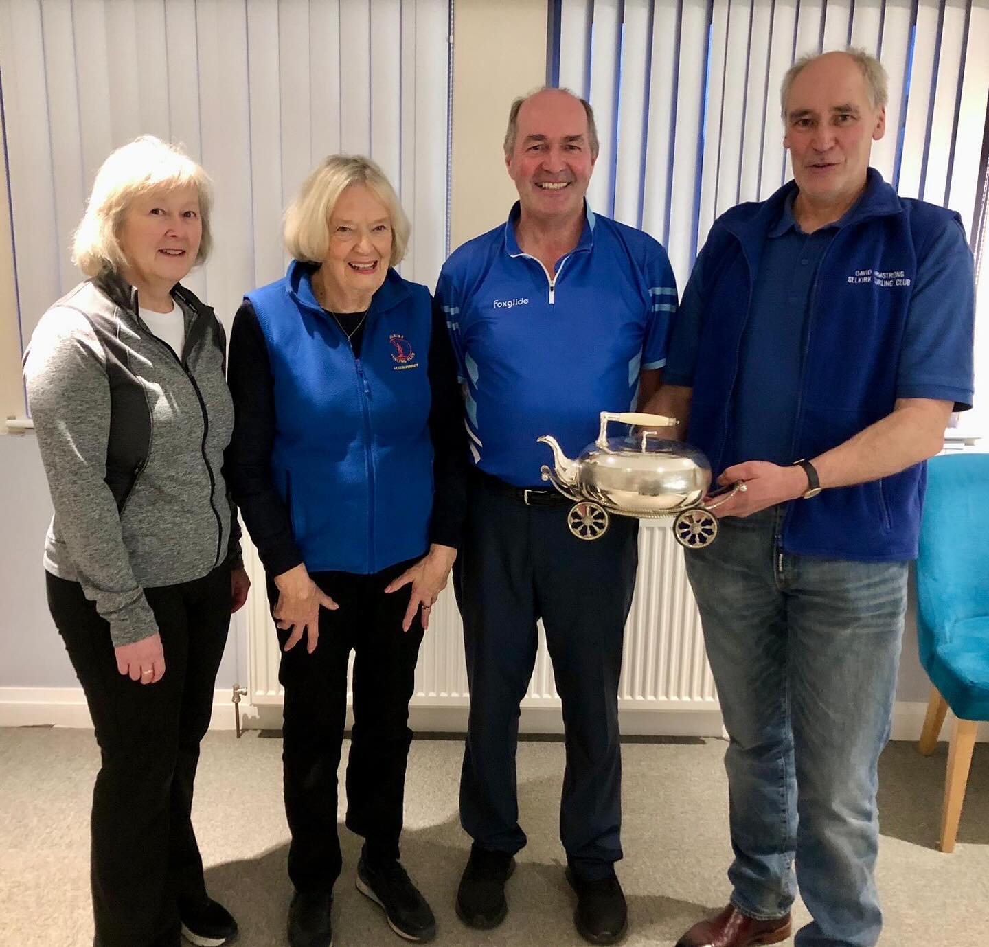 🥌🥌🥌
Melrose Kettle winners. Caroline McClymont, Aileen Pirret, Gary Craig and skip David Armstrong. It was nip and tuck until the fourth end against John Sinton’s Jedburgh team. A score of 3 at the fourth end gave Selkirk a lead which proved decisive. Congrats to Selkirk.
🥌🥌🥌🥌