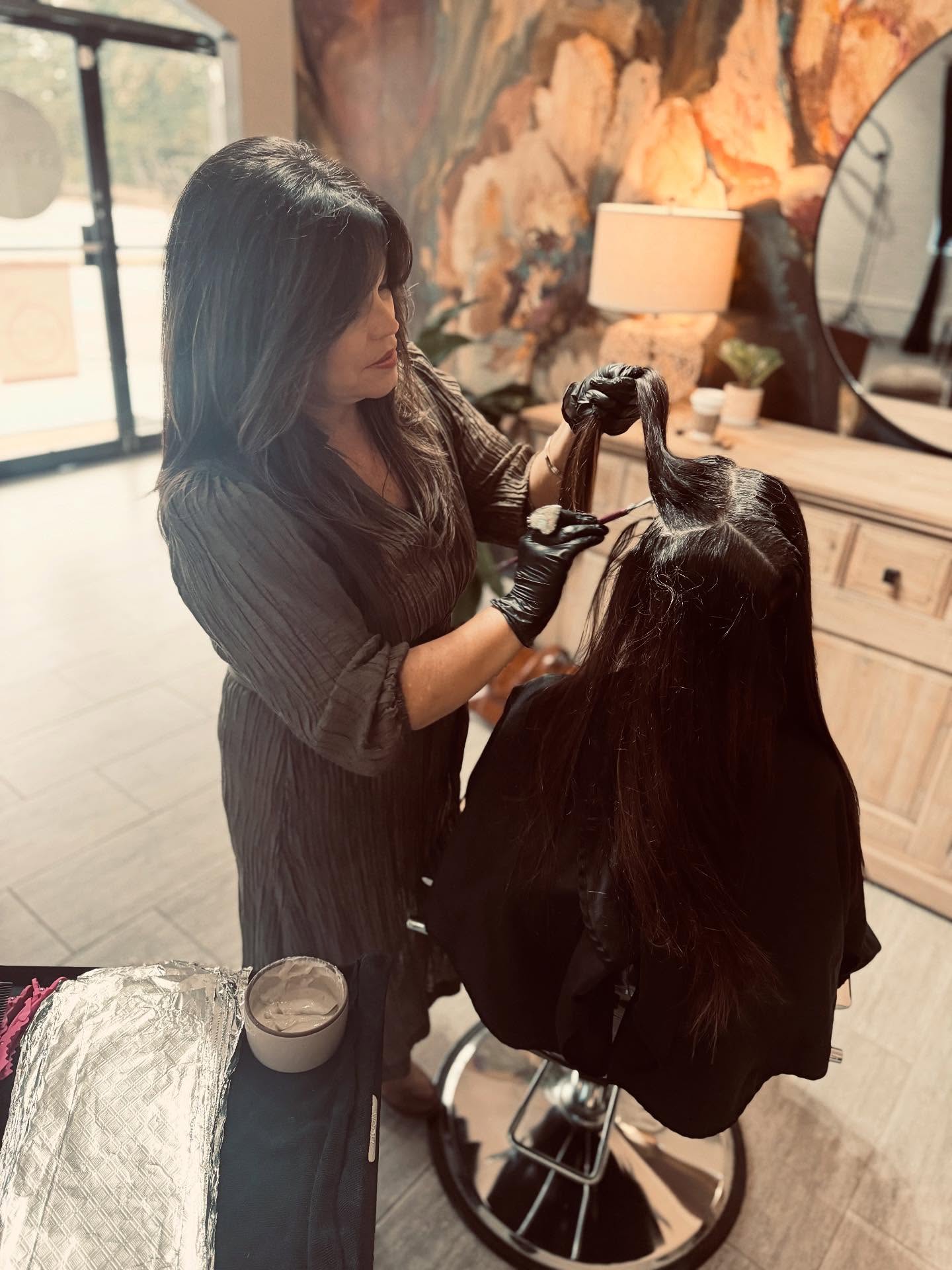 Spots are filling up fast!! Make sure to go ahead and book those holiday appointments ❤️❤️