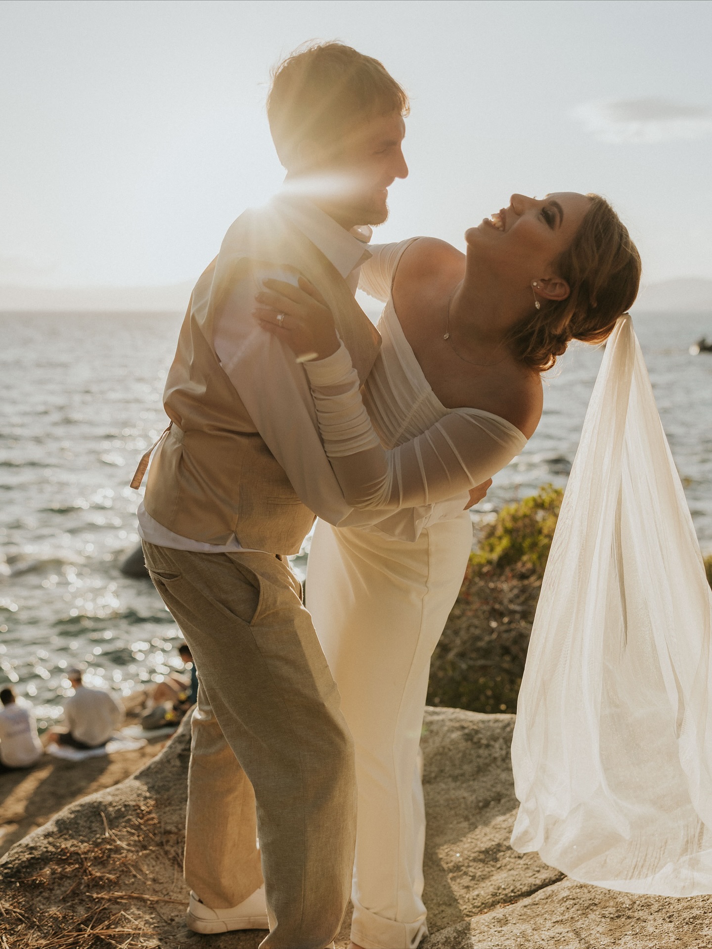TB to this beautiful Lake Tahoe elopement ✨🤩
#bridalhair @avamarshhair
#photographer @ellynelizabethimages
#bride #bridalmakeup #dreamy #onlocationmakeup #freelancemakeupartist #bridalmakeupartist #renomakeupartist #laketahoemakeupartist #glowgetter #onlocationhairandmakeup #onlocationbeauty #promua
#elopement #travelingmakeupartist #destinationwedding #destinationelopement #destinationmakeupartist
#crystalbellbeauty
_____________________________________________