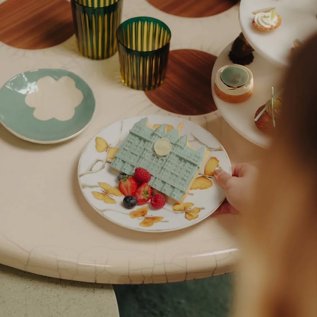 Step into a world of Celadon Green — an immersive journey of stay, dining, and spa experiences crafted from an exclusive collaboration with Pantone, reimagined through the creative vision of Uchronia
⠀
At @mo_hydepark, the Pantone Celadon Suite designed by @uchronia_world comes alive from the very first moment — a striking redefinition of Mandarin Oriental’s Celadon Green, brought to life through intricate craftsmanship
⠀
Guided by Uchronia’s Julien Sebban, the suite features a curated collection of Celadon Green creations from renowned designers, each revealing new layers of artistry and curiosity around every corner
⠀
The Pantone Celadon Suite is available until 15 December.
⠀
Begin your Celadon Green journey and enjoy:
⠀
▪ Full English breakfast for two in the restaurant overlooking Hyde Park, or served in the privacy of your suite;
⠀
▪ Two limited-edition Classic T-shirts by Sunspel, distinguished with a single Celadon stitch;
⠀
▪ A Matcha ‘Celadon Green’ Tea Ritual, personally presented by our Tea Sommelier in The Rosebery;
⠀
▪ Two ‘Celadon Green’ cocktails featuring our bespoke Mandarin Gin to enjoy at Mandarin Bar;
⠀
▪ A 60-minute ‘Celadon Green’ inspired spa treatment at The Spa at Mandarin Oriental Hyde Park, London;
⠀
▪ ‘Celadon Green’ inspired welcome suite amenities from award-winning pastry chef and a bottle of champagne to enjoy in your suite
⠀
➡️ Get in touch with our Luxury Travel Specialists on +44 746 786 23 53 | reservations@serenitymiles.com