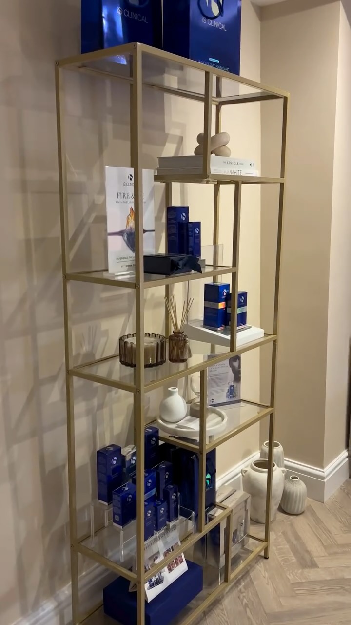 Welcome to SBG Cliniq✨
My new space is ready to treat all my gorgeous clients and continue getting some skin transformations before we finish the year, SO excited to welcome you all🤍
Suite 3, 26 Regent Road, Altrincham, WA14 1RP
After 4 days of hard graft, we’ve finally got the new space ready for opening. Cant thank my boyfriend enough for all his hard work and time, even whilst fighting flu🤧 there’s still a few final finishing touches to be made but super happy with the results ✨
#skinclinicaltrincham #isclinicaluk #skincareclinic #resultsdriventreatments #skincaretreatments