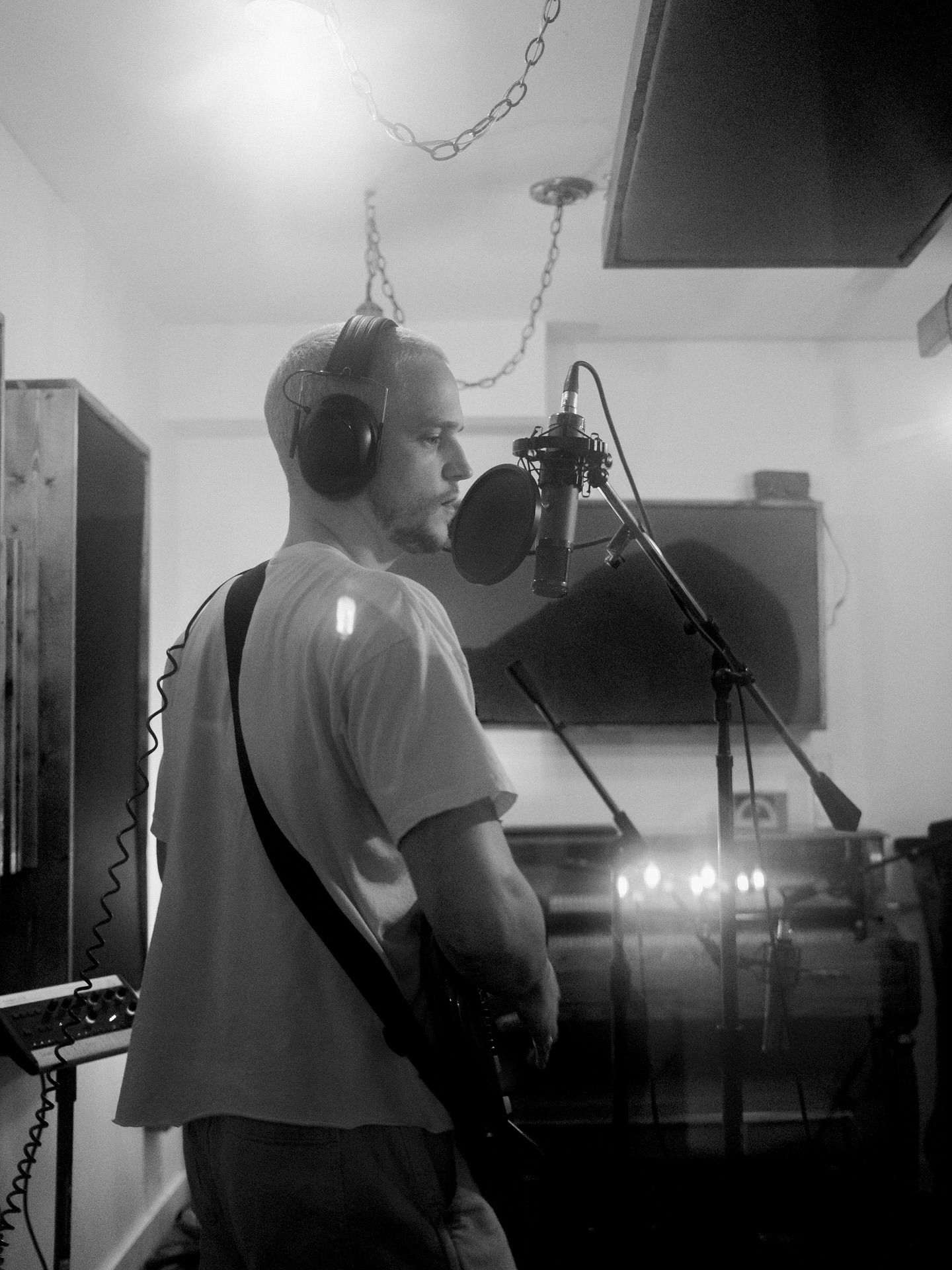 step 1: turn 30, buzz cut, bleach it, drop the album 🎧
📸: @brandon.blumhardt