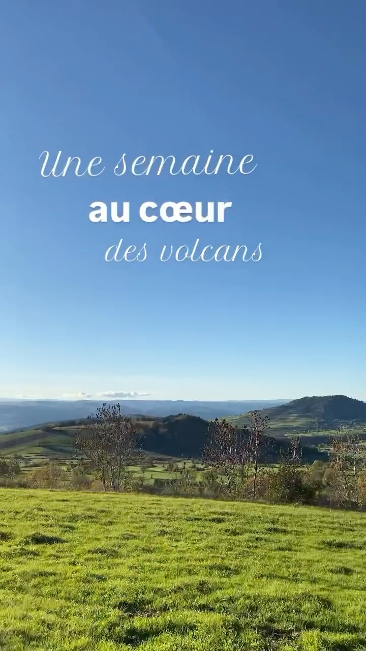 Quelques jours au cœur des volcans…
Pour me retrouver.
Là où tout ralentit, où la nature rappelle l’essentiel.
Ces moments simples, vrais, me ressourcent profondément.
Avant d’entrer dans la période des fêtes, j’avais besoin de ça : retrouver mon essentiel, pour mieux créer ensuite.
Je suis donc prête à imaginer avec vous les ambiances douces et lumineuses de cette fin d’année.
#momentessentiel #linetnature #décosensible #bienêtremaison #inspirationnaturelle #hauteloire #myhauteloire #auvergne