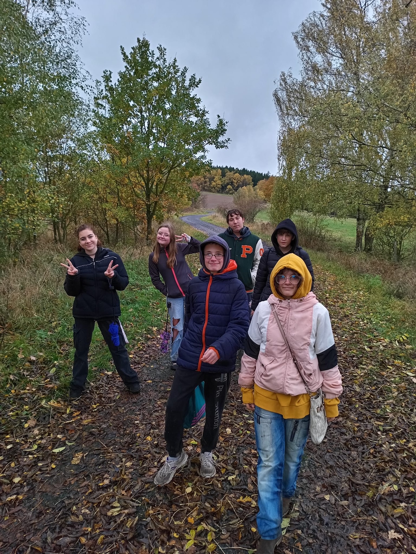 Klub Útočiště se zúčastnil další skvělé akce- Zamykání pohádkového lesa s vycházkou na Bismarckovu rozhlednu . #nzdmutociste#akcesklubem#zamykánilesa#jsmedobry💪