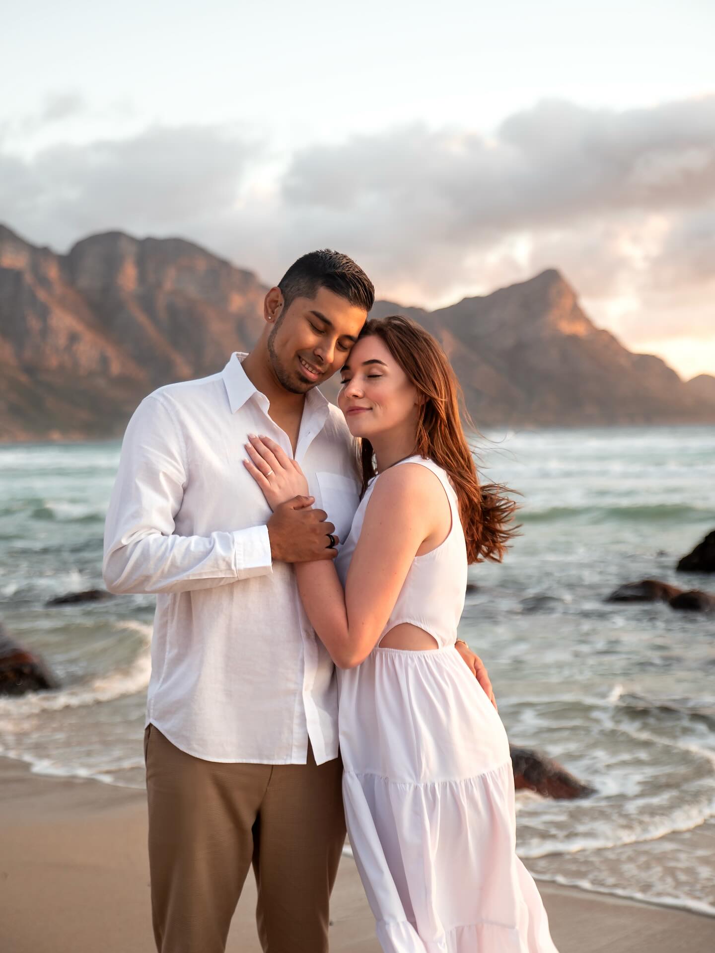 Kelcey + Nicolas 💍 preview! The most beautiful sunset for these two 🙌
#engagementphotos💍📷❤️ #capetownphotographer #helderbergphotographer #engagementsession #sunsetcouplessession #somersetwestphotographer