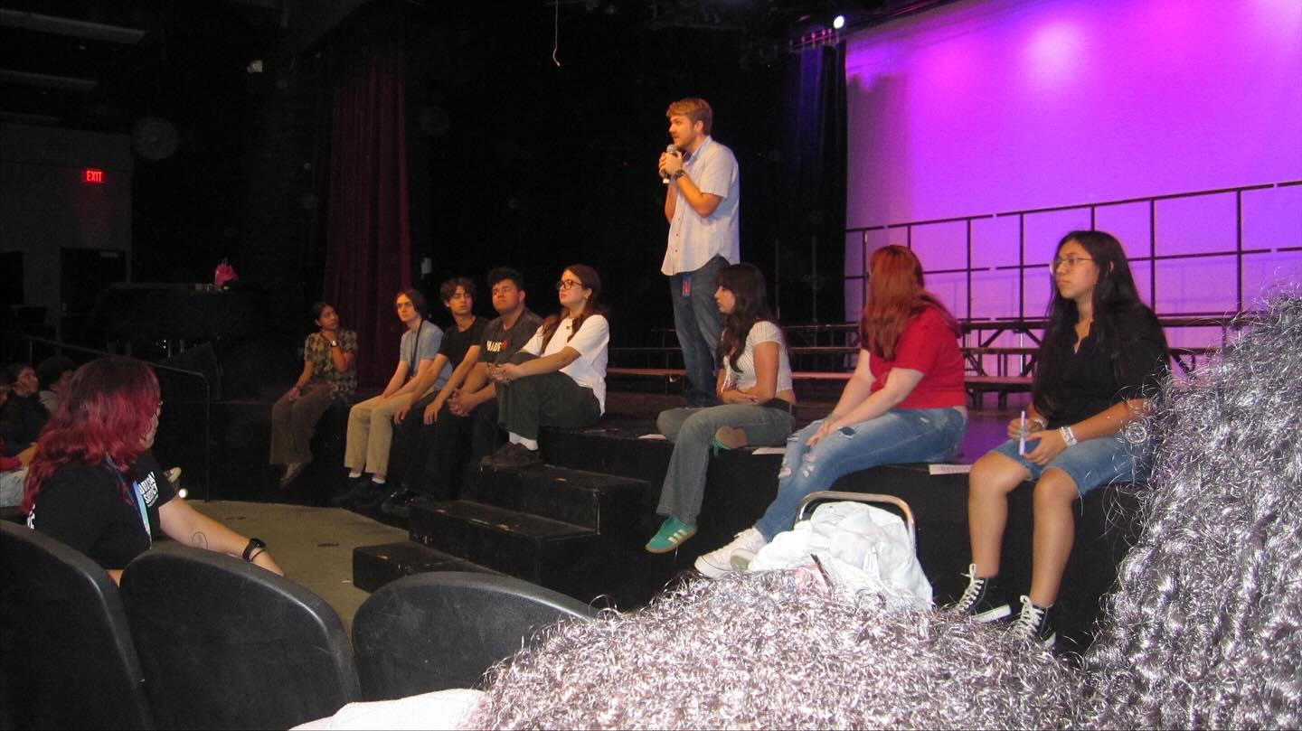 a peek into the behind the scenes of our pop show📸🎶❤️