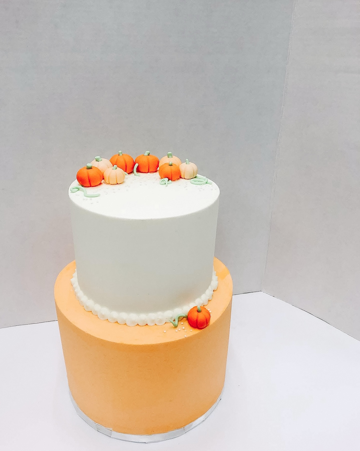 Before it was Halloween, it was Samhain… a night for witches, wandering souls, and sweet offerings. Ours just happens to be made of buttercream. 🕯️🎃
We had a blast celebrating our first Halloween with a little trick or treater. I’m sure next year will be ever more exciting! 🦇