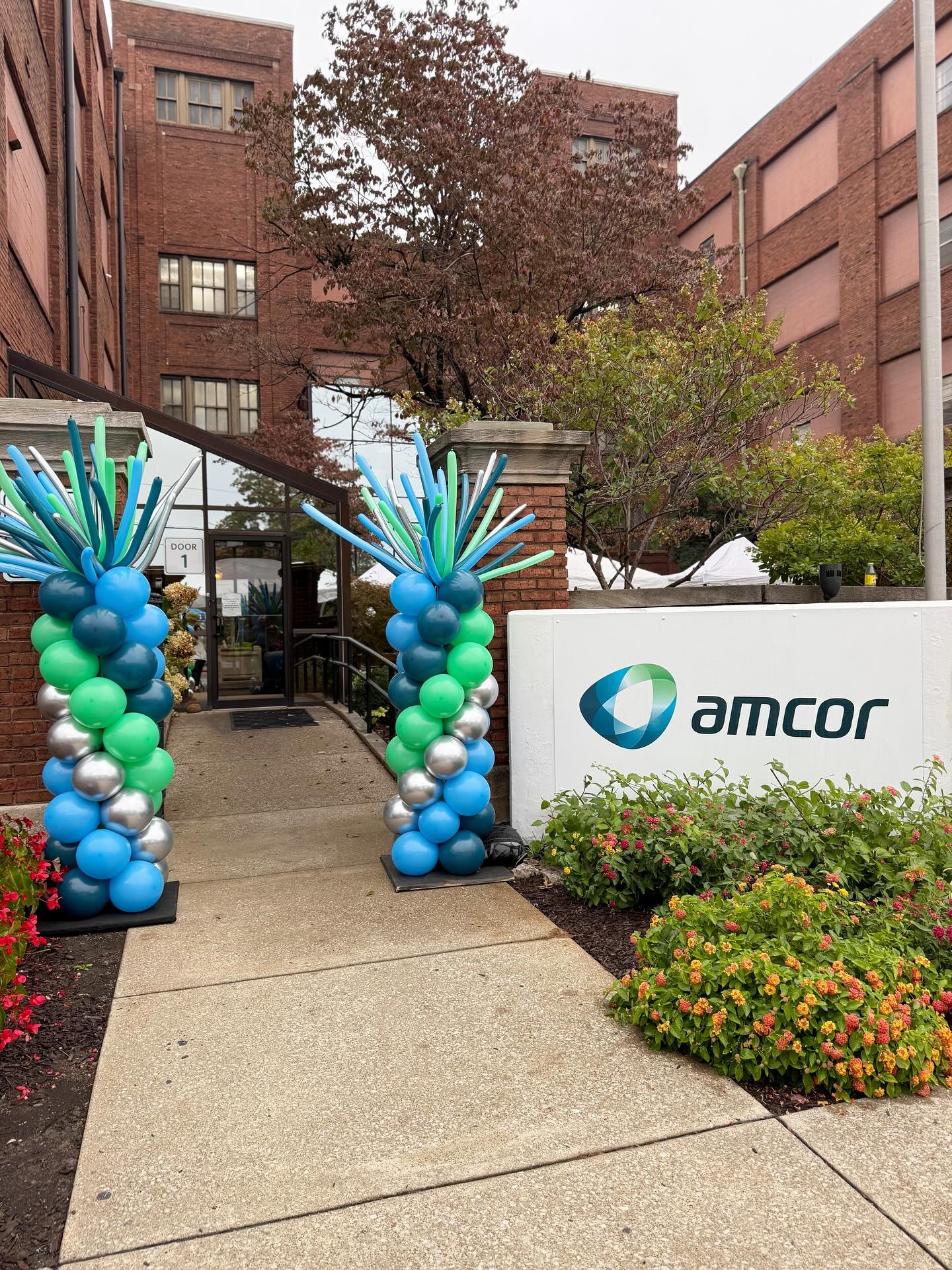 Employee Appreciation Event
📍Amcor Downtown Location
🎈Firework Columns