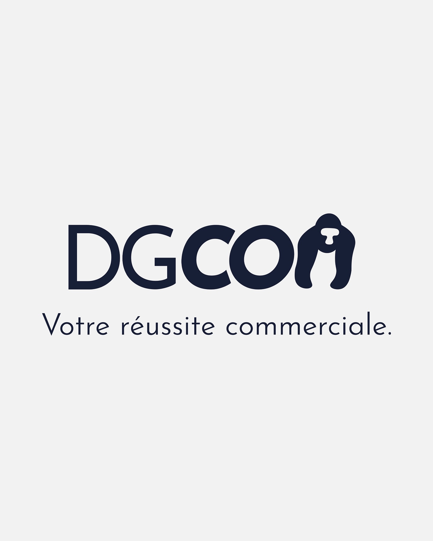 🐒 DGCOM — 2023
Le brief ? Intégrer un singe — symbole d’énergie, d’agilité et de curiosité.
Un point de départ aussi audacieux qu’inspirant, qui a donné naissance à une identité percutante.
J’ai imaginé un logo typographique où le singe remplace le M, puis décliné un univers visuel en lien avec le challenge et la performance.
Une identité forte, reconnaissable, et alignée avec les objectifs de la marque à l’époque...
Merci à Delphine pour sa confiance dès 2023 — et pour le rappel deux ans plus tard, lorsque DGCOM est devenue @agence_sport_impact ⚡️