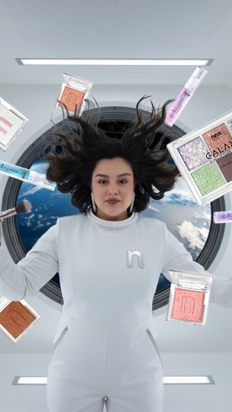 Atenção viajantes intergalácticos, fomos enviados para uma missão extremamente importante!! Explorar o brilho e as cores da coleção Galaxy da @ninamkup , o nosso report foi concluído com sucesso e você pode conferir todas as descobertas espaciais no link da bio!
#ninamakeupgalaxy #intergalactic #makeupreview